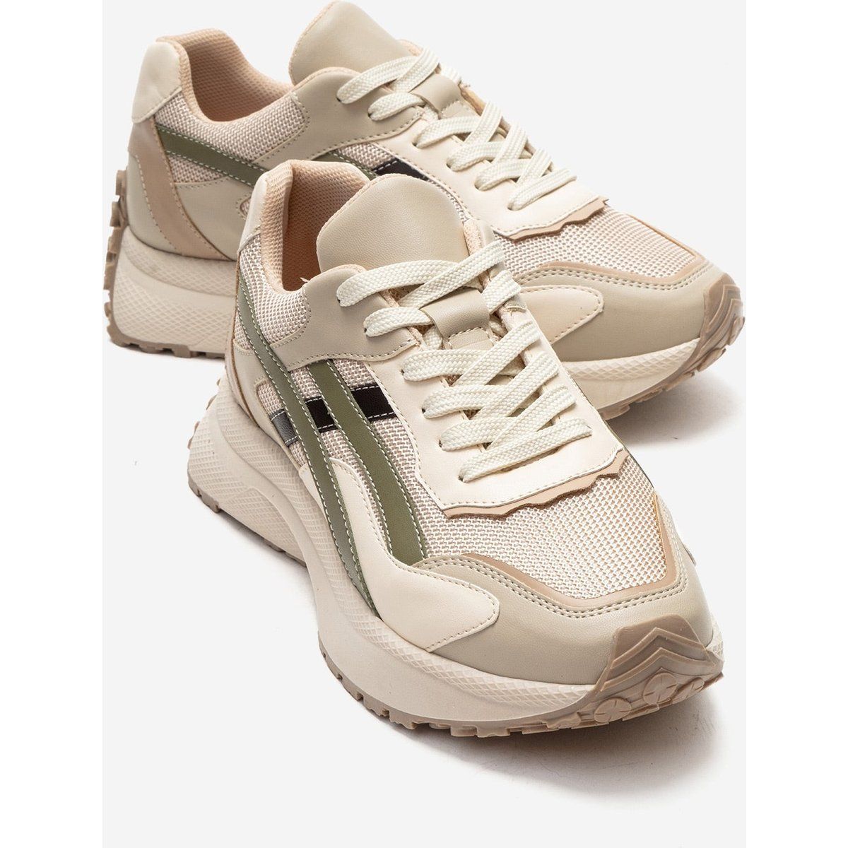 Moderner Mesh-Sneaker mit Chunky-Sohle