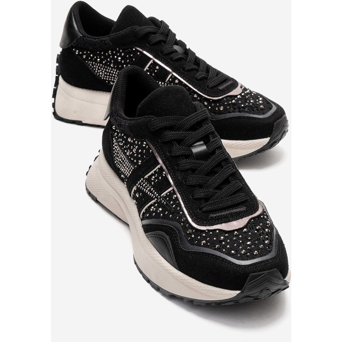 Plateau-Sneaker mit Nietenbesatz