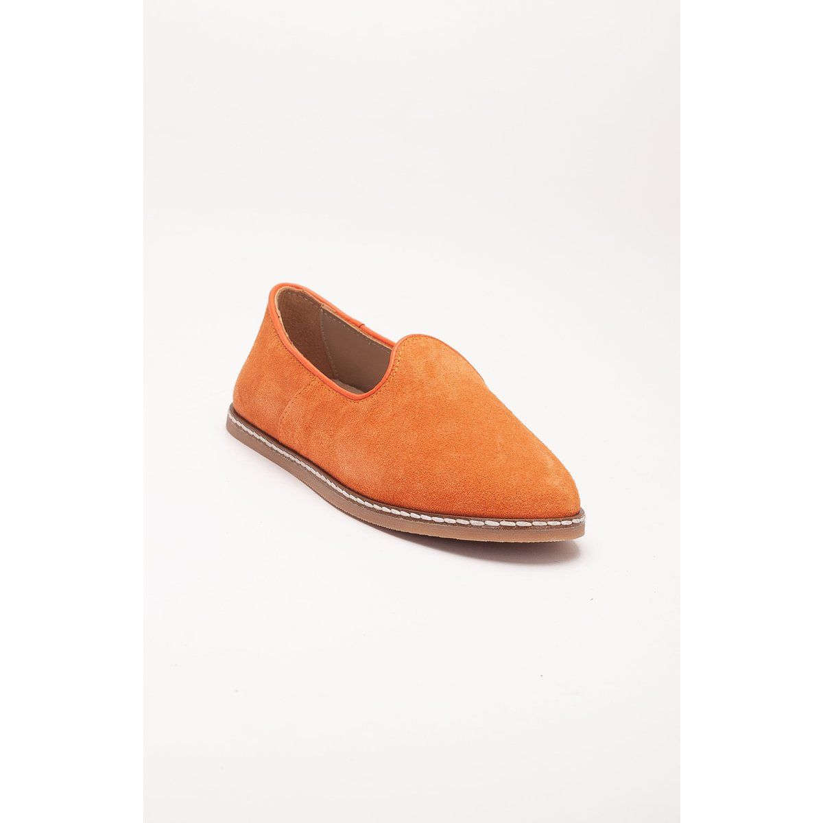 Minimalistische Slipper mit spitzer Kappe