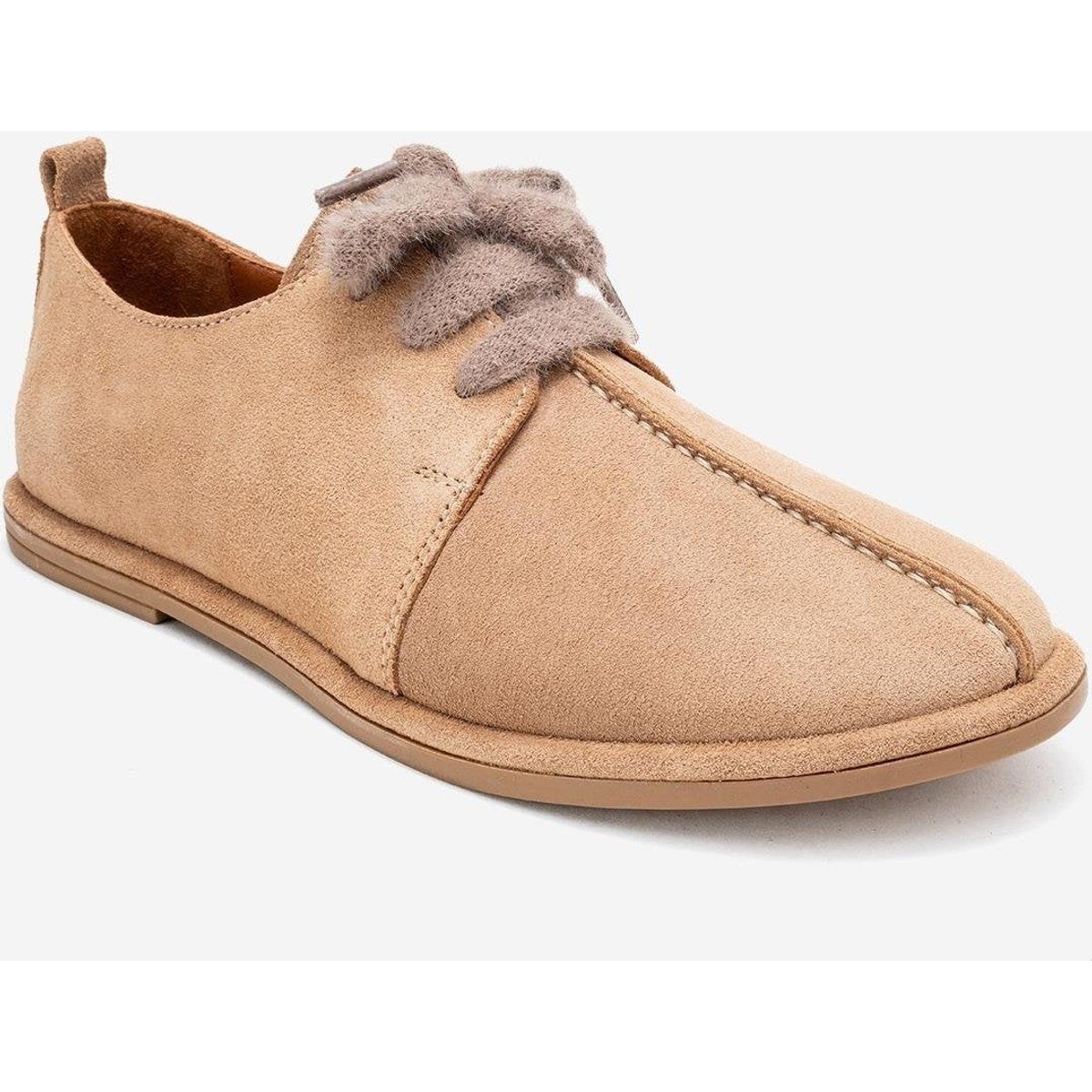 Minimalistische Schnürschuhe aus Wildleder
