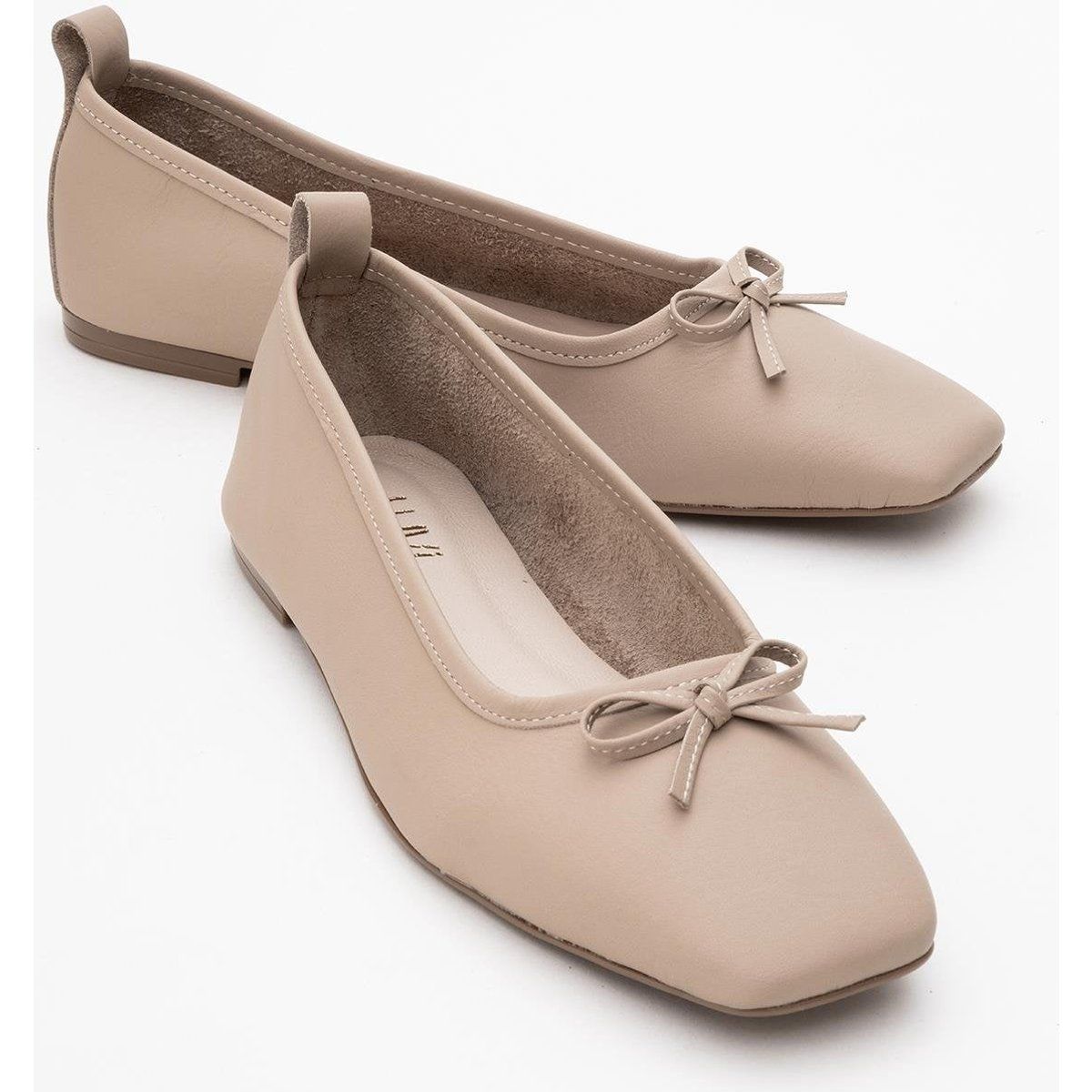 Ballerinas mit eckiger Zehenpartie