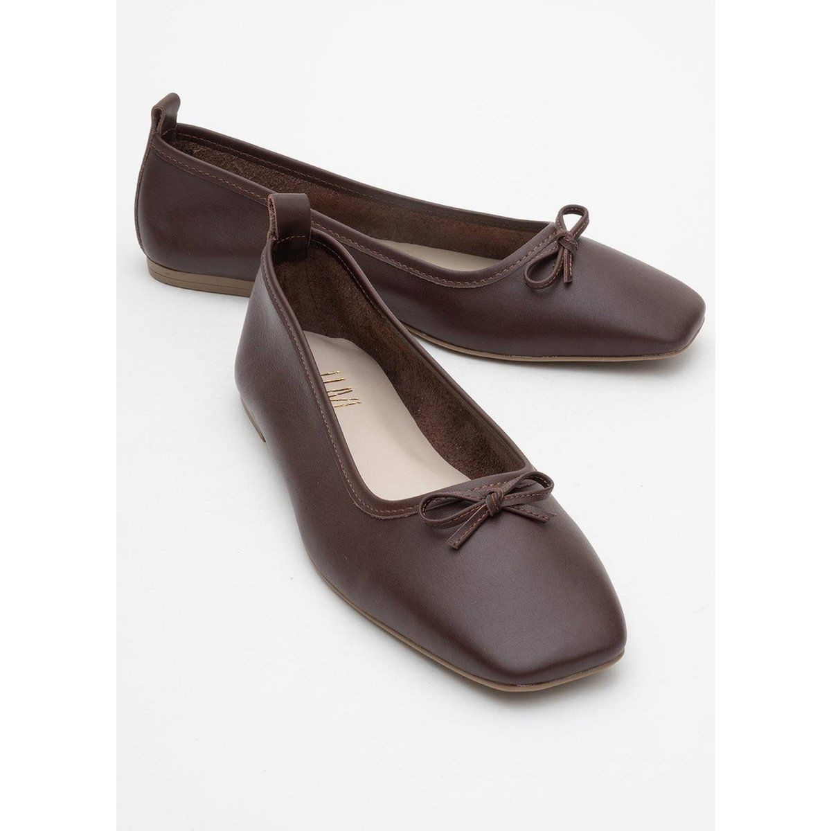 Lederballerinas mit eckiger Zehenpartie