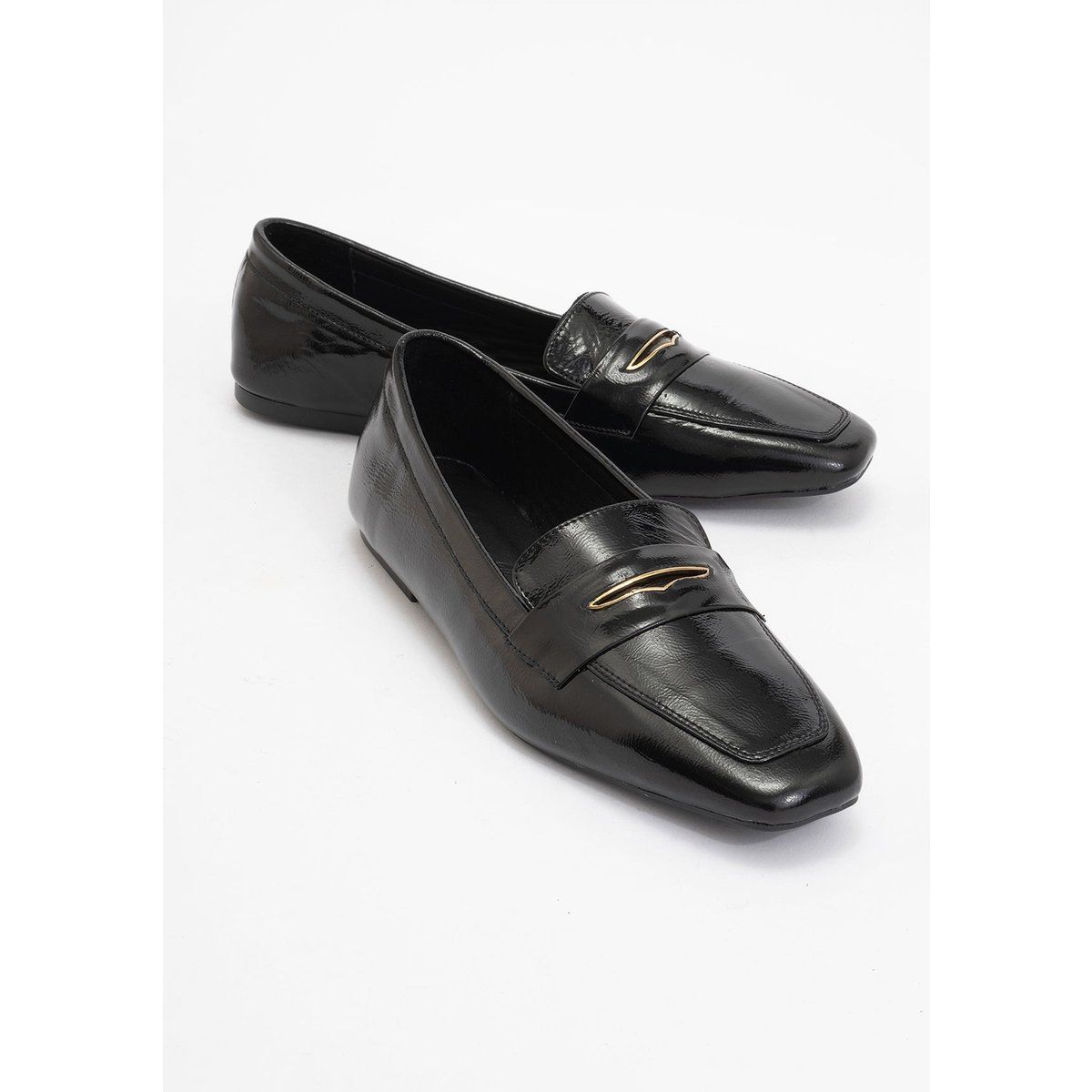 Elegante Lackleder-Loafer mit Metallverzierung