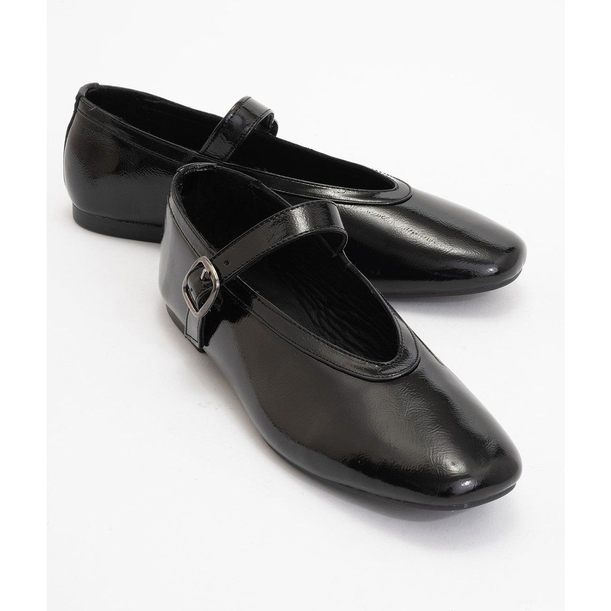 Minimalistische Mary Janes aus Lackleder