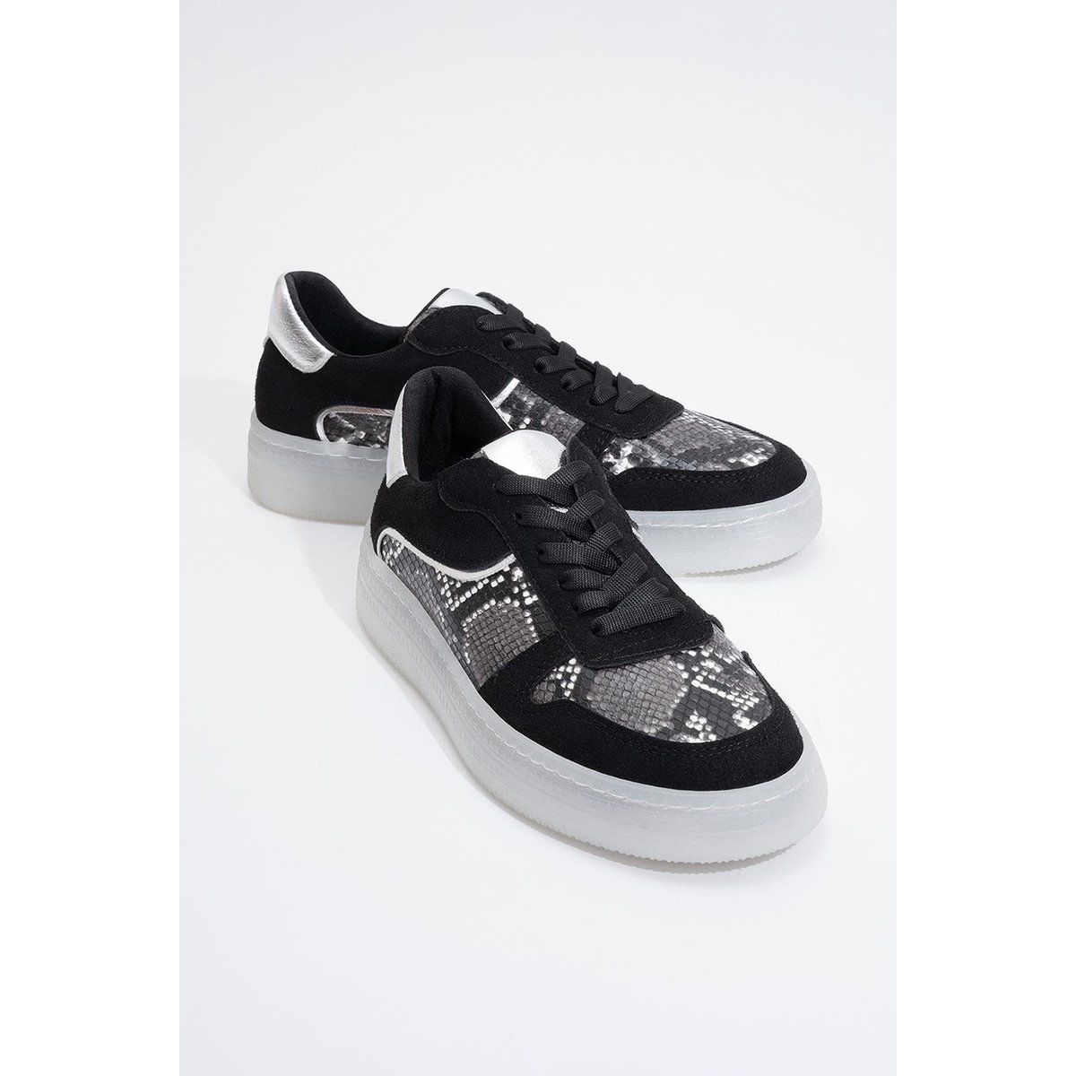 Plateau-Sneaker mit Schlangenmuster und Schnürung