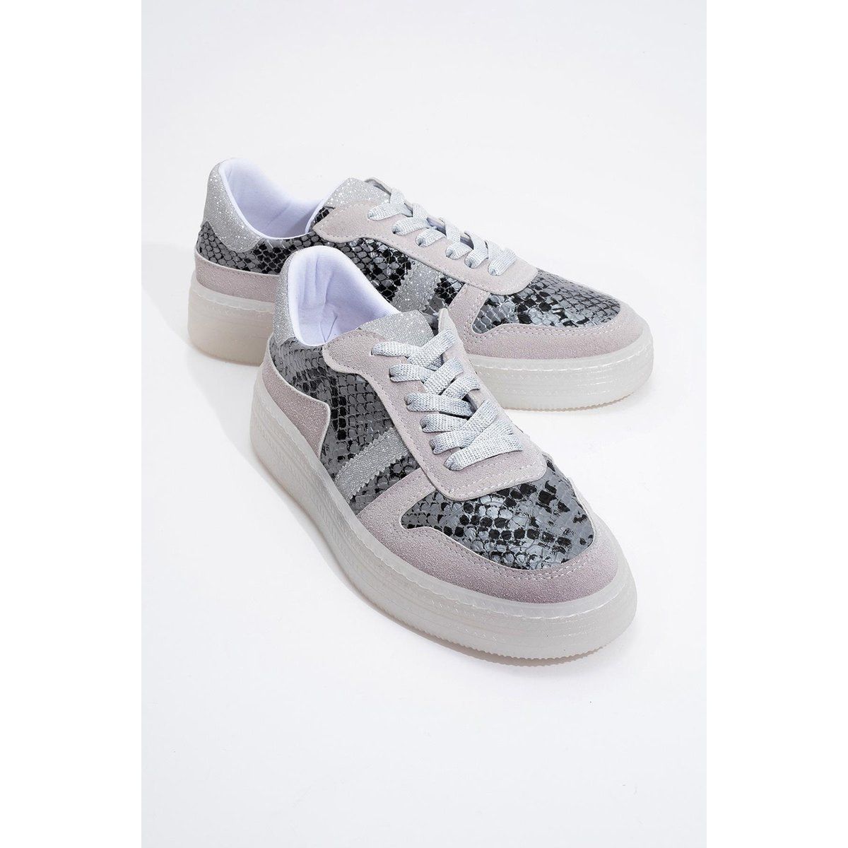 Sneaker mit Schlangenmuster und Glitzer
