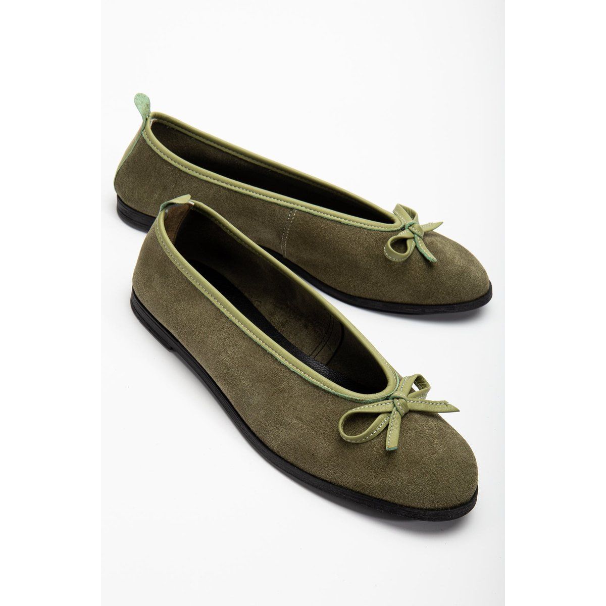 Wildleder-Ballerinas mit Schleife