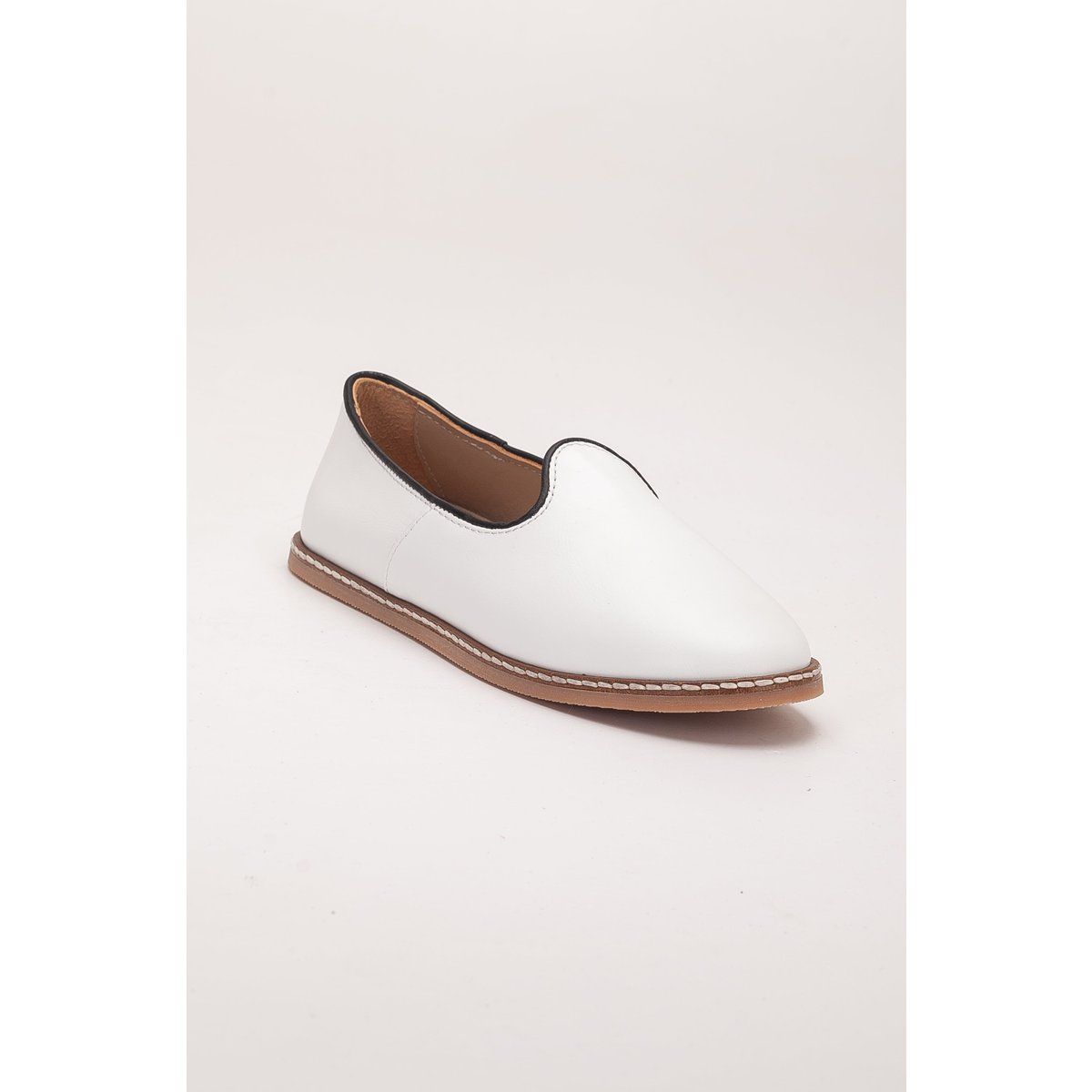 Minimalistische Leder-Slipper mit flacher Sohle