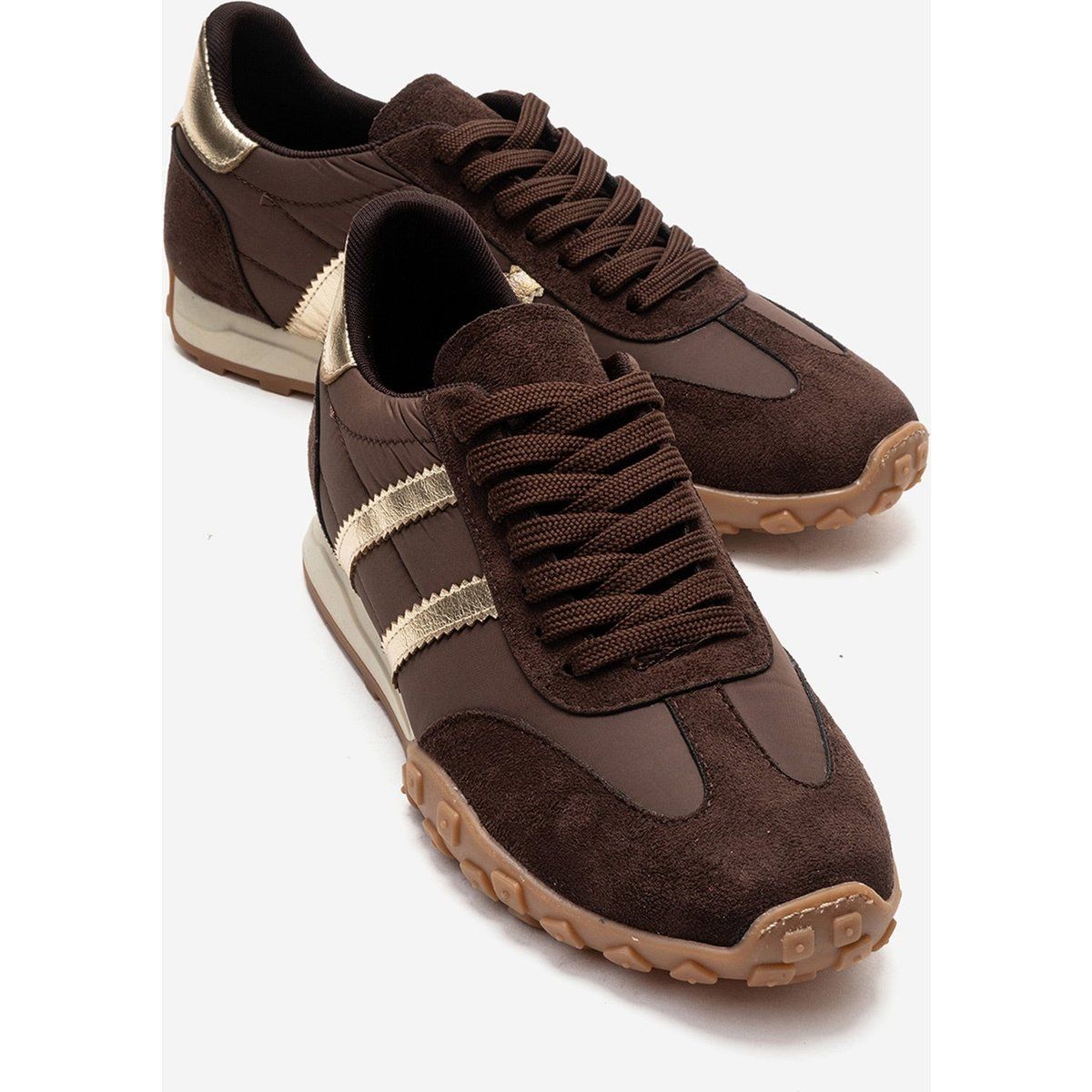 Retro-Runner mit Metallic-Akzenten
