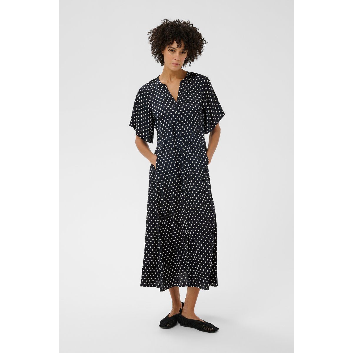 Gepunktetes Midi-Hemdblusenkleid
