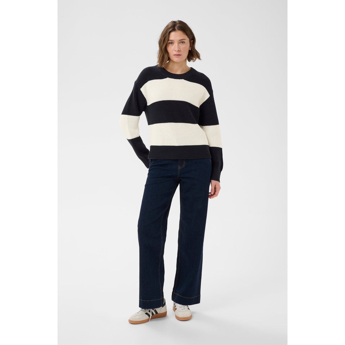 Gestreifter Grobstrickpullover mit Rundhalsausschnitt