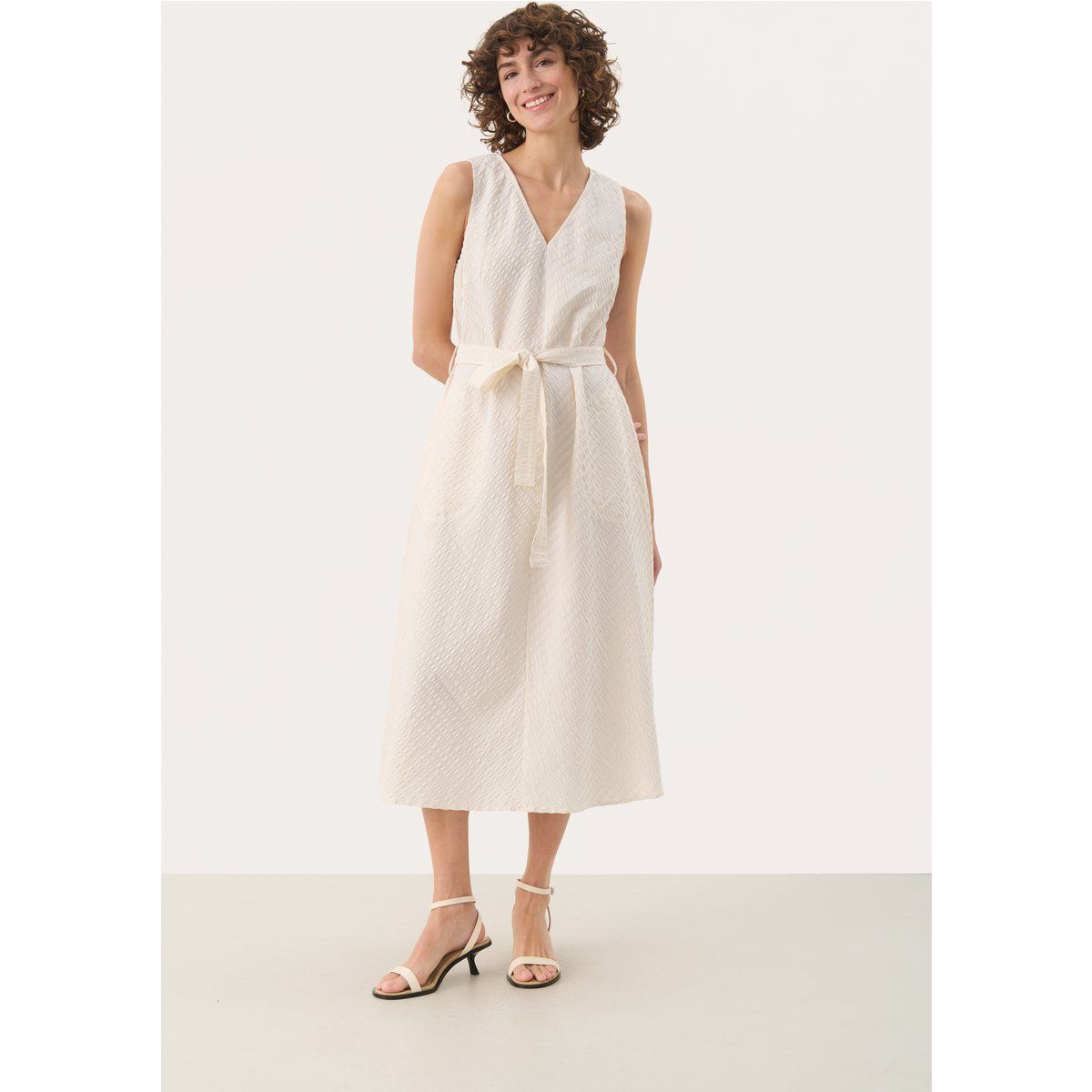 Texturiertes Midi-Kleid mit V-Ausschnitt