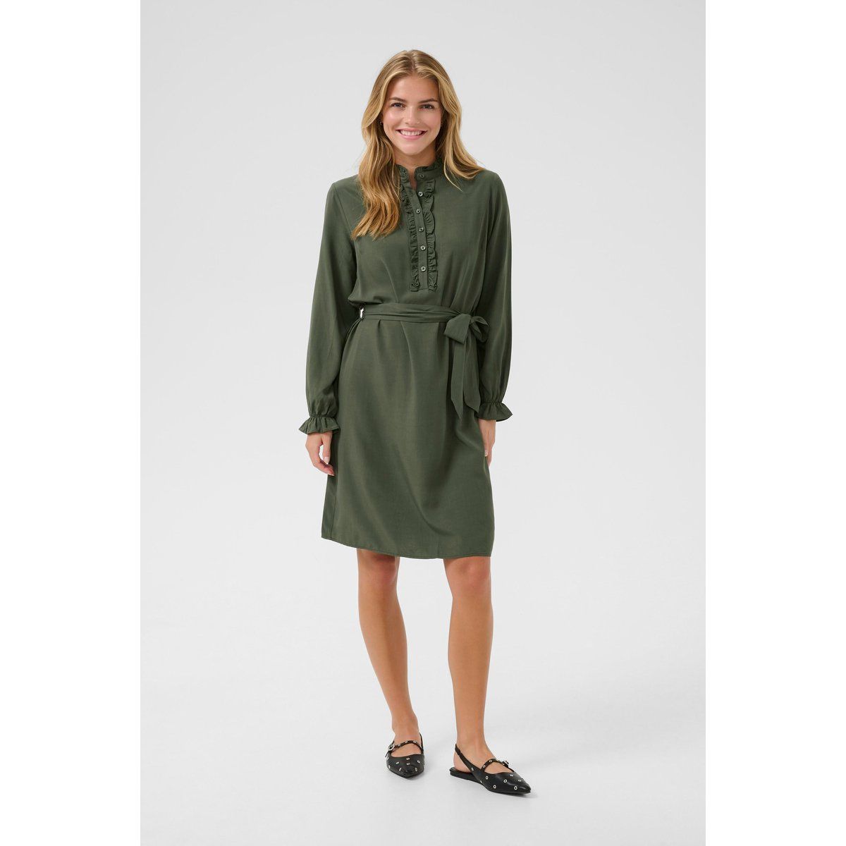 Feminines Rüschenkleid mit Bindegürtel