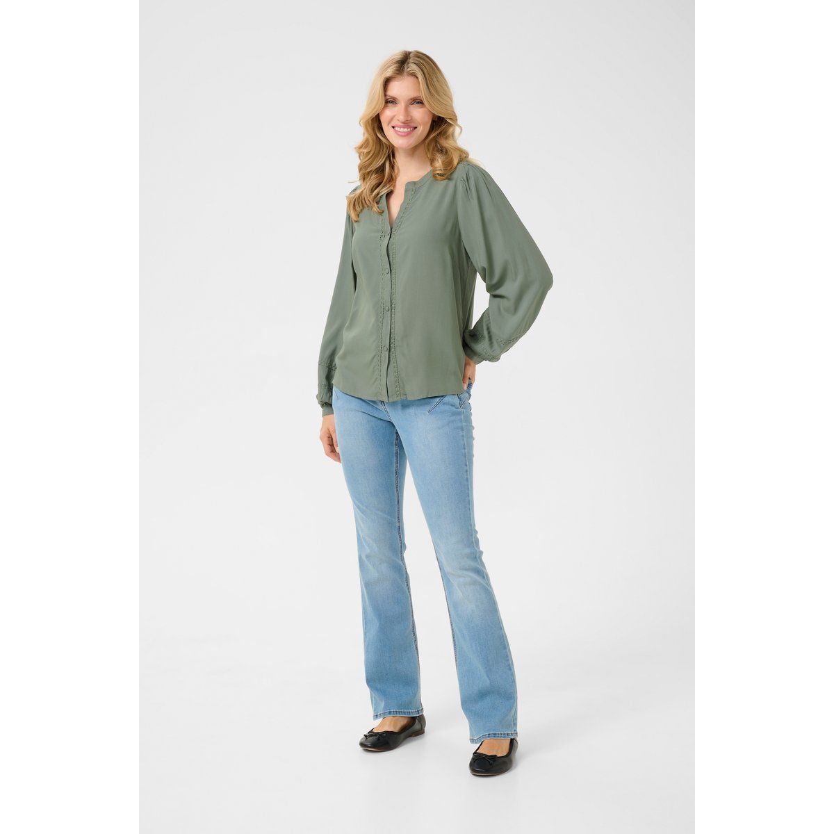 Langarm-Viskosebluse mit feiner Spitze