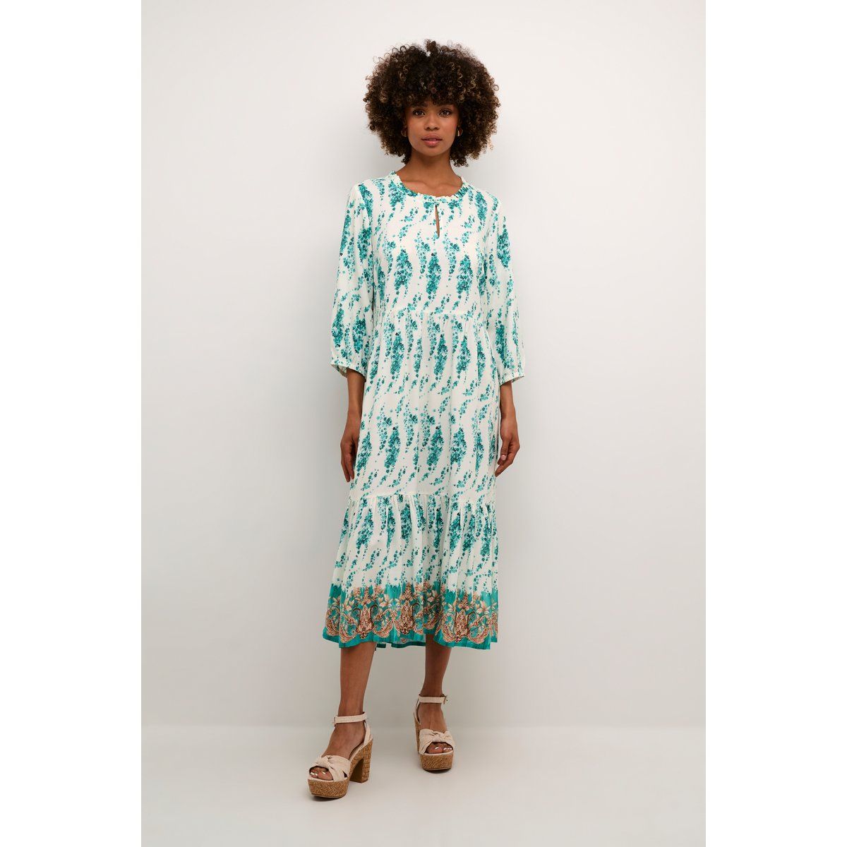 Fließendes Midi-Stufenkleid mit Blumenmuster