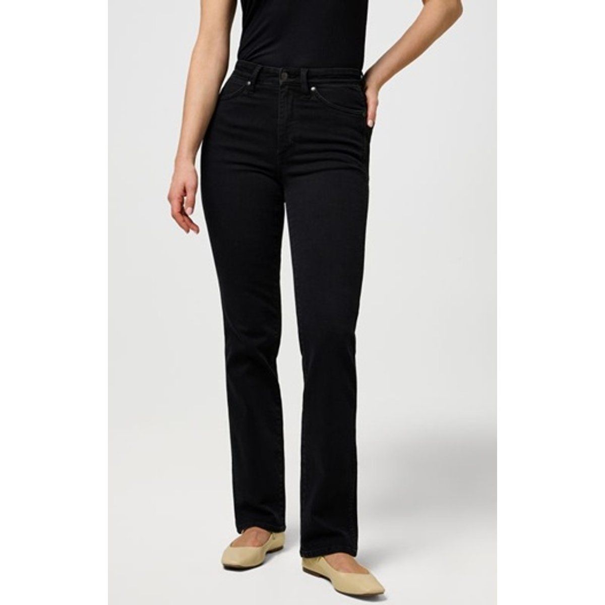 Hochgeschnittene Jeans mit geradem Bein