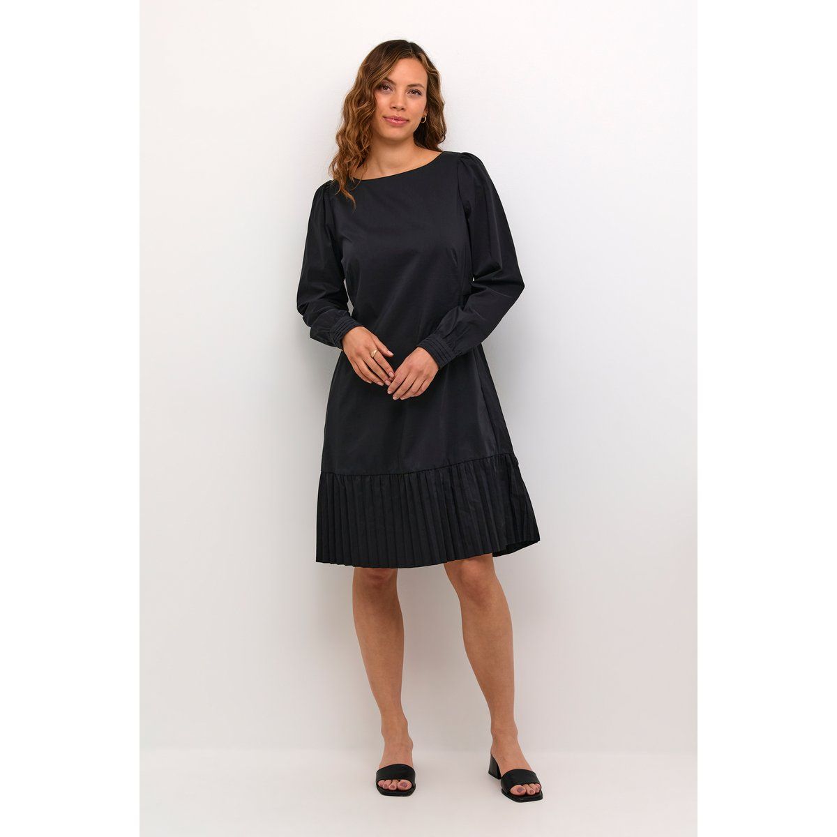 Langarmkleid mit Plissee-Saum