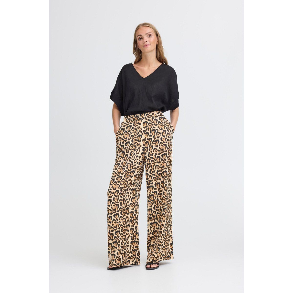 Weit geschnittene Hose mit Leopardenmuster