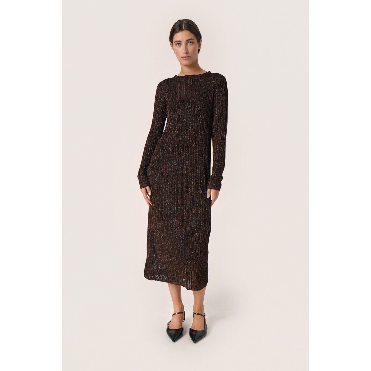 Schimmerndes Midikleid aus Feinstrick
