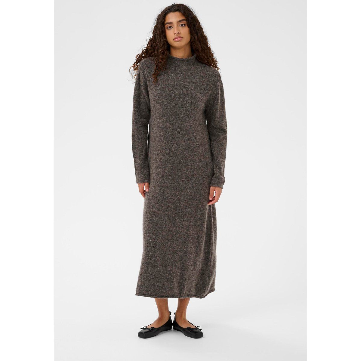 Minimalistisches Strick-Midikleid mit Stehkragen