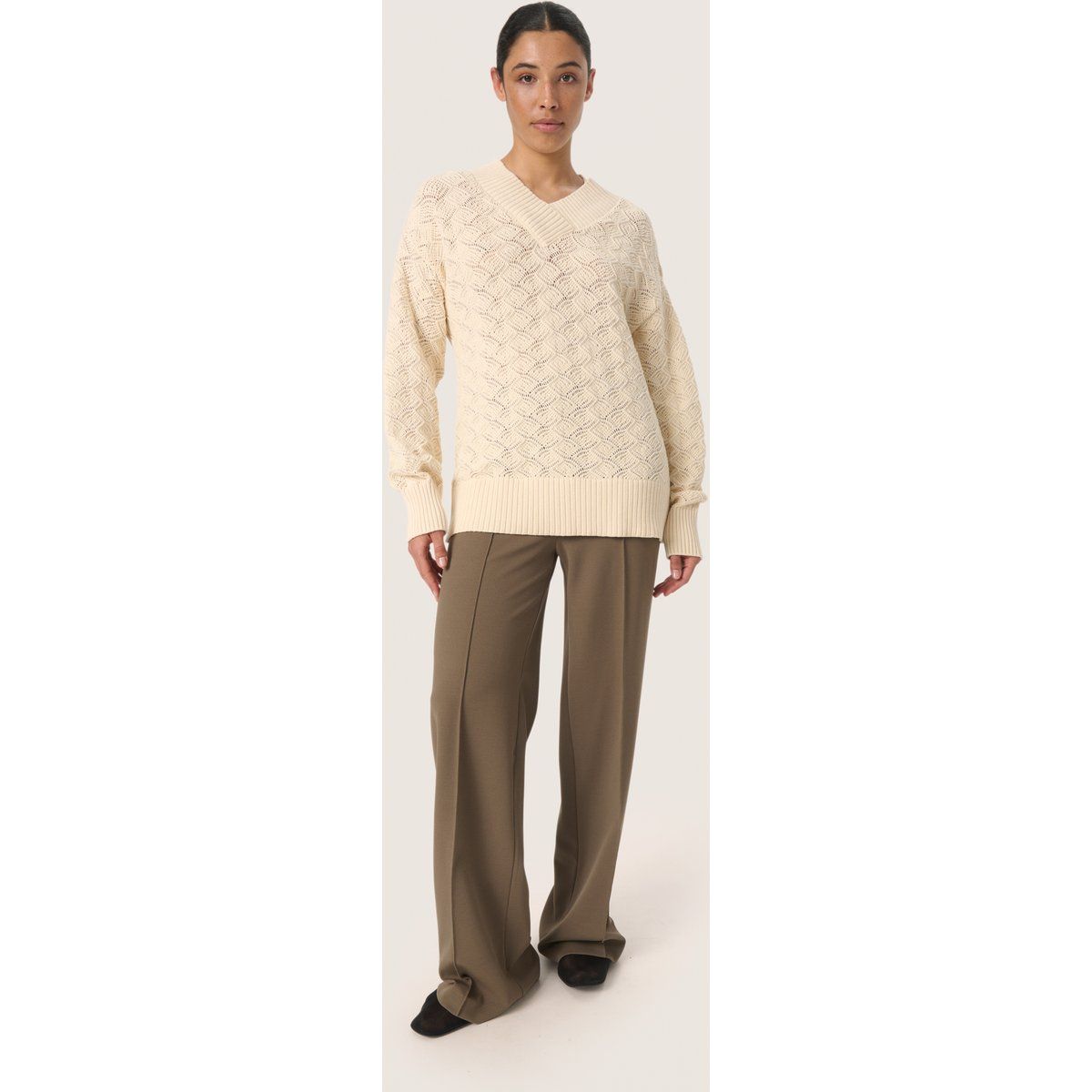 Strukturierter Strickpullover mit V-Ausschnitt