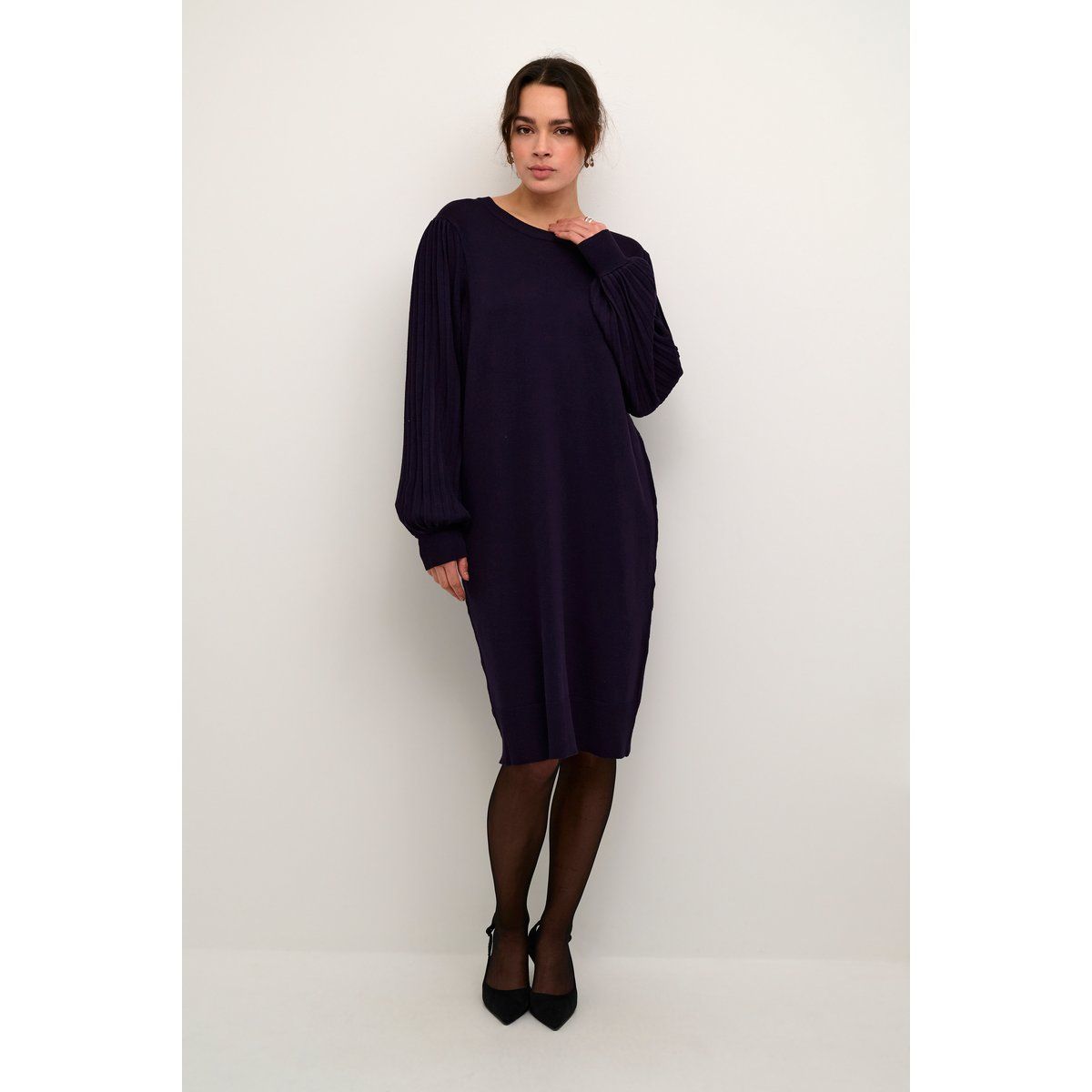Lockeres Strick-Midikleid mit plissierten Ärmeln