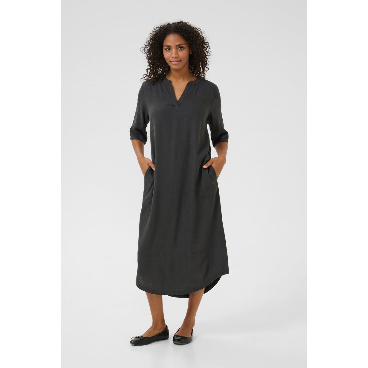 Entspanntes Maxikleid mit V-Ausschnitt
