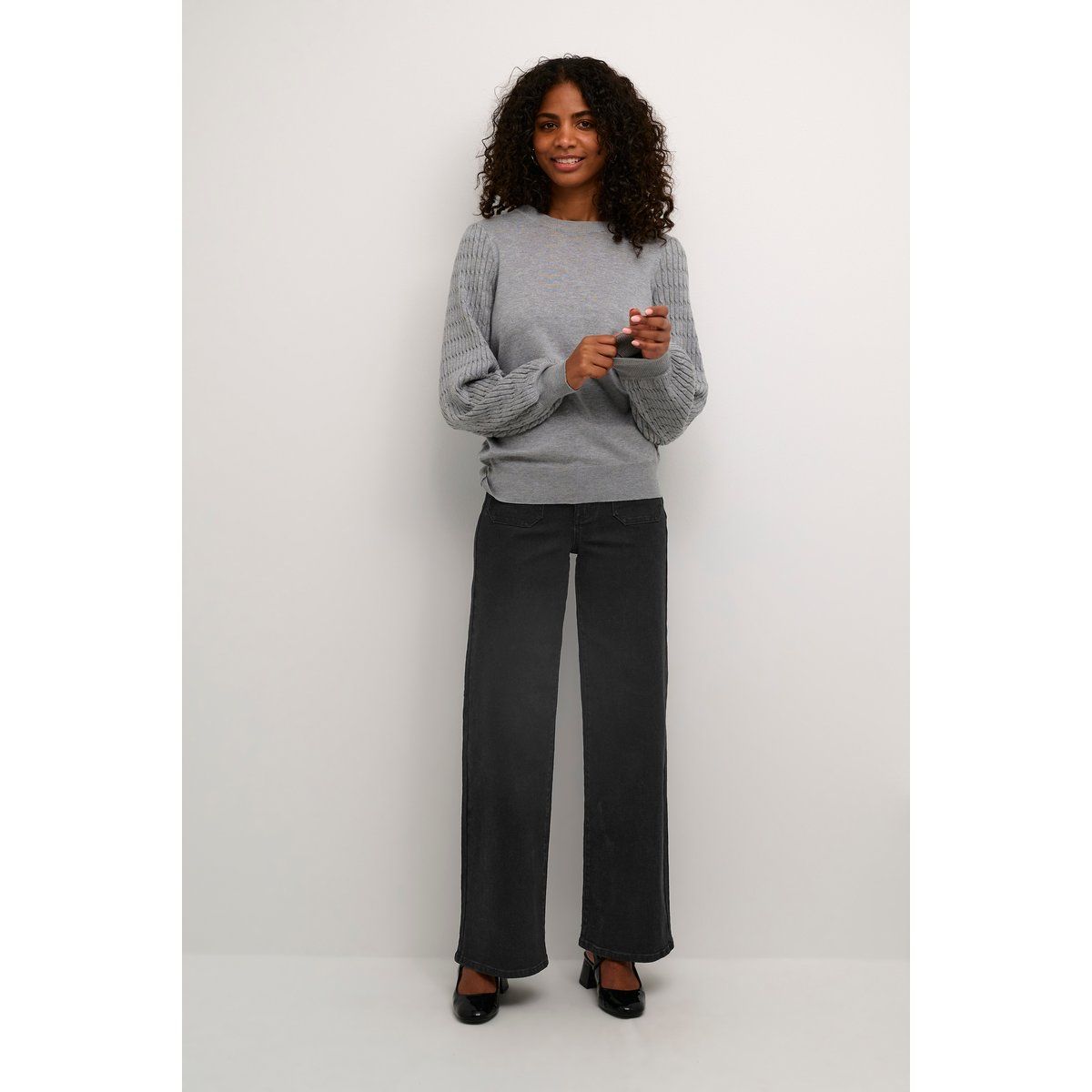 Hoch taillierte Jeans mit weitem Bein