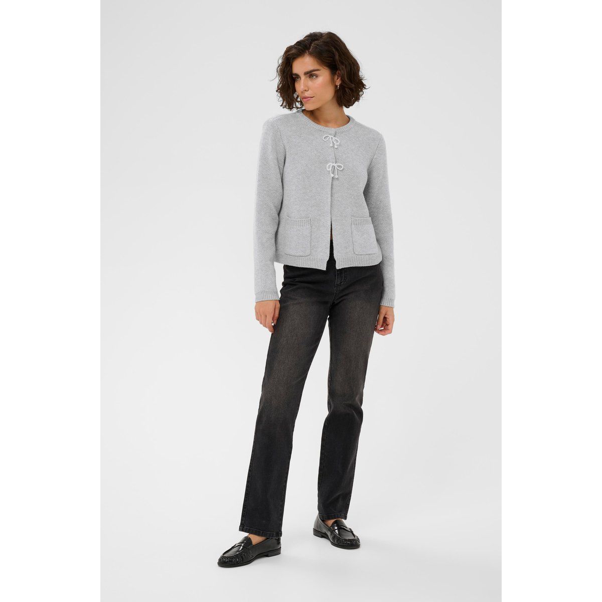 Strukturierte Strickjacke mit Perlenschleifen