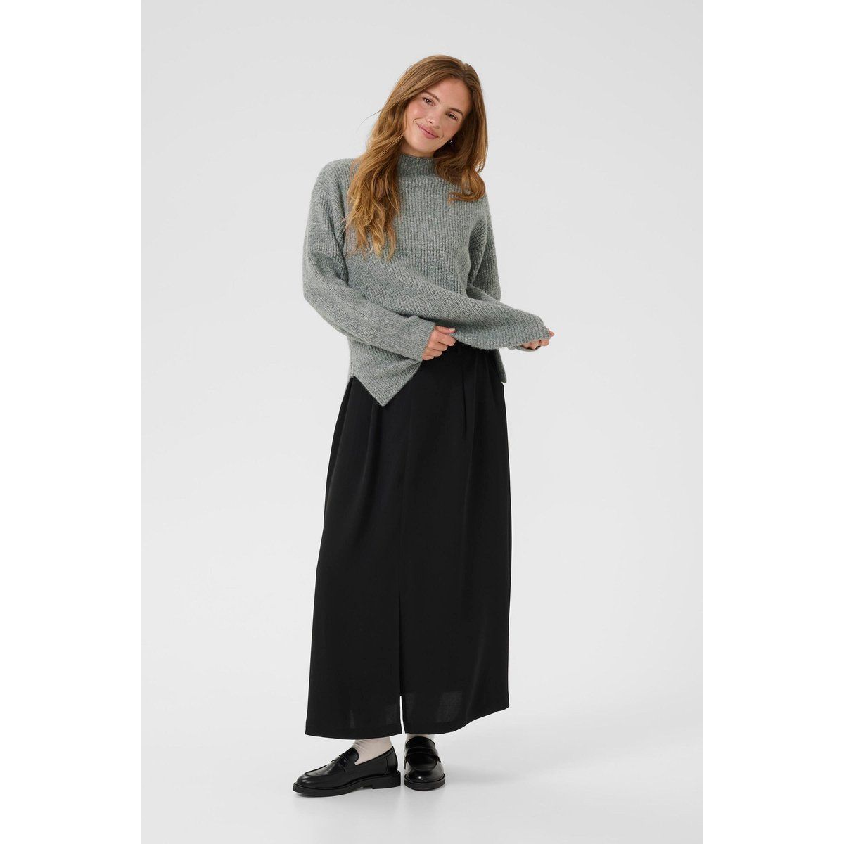 Lockerer Rippstrick-Pullover mit Stehkragen