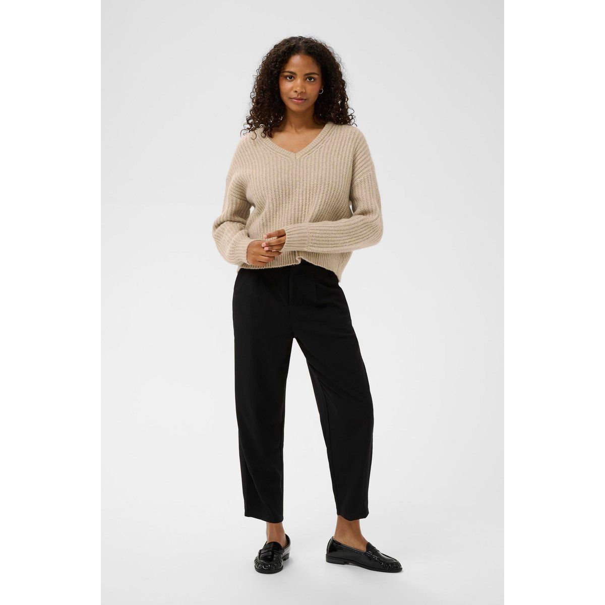 Lockerer Grobstrickpullover mit V-Ausschnitt