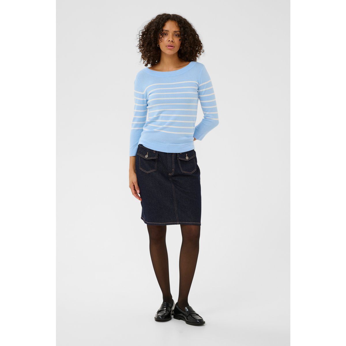 Gestreifter Feinstrick-Pullover mit U-Boot-Ausschnitt