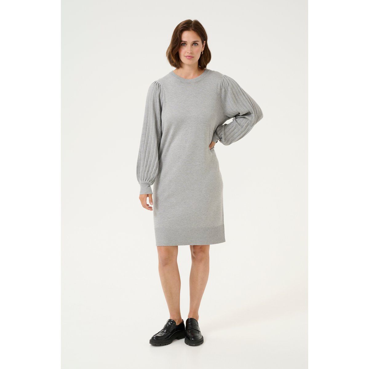 Weiches Strickkleid mit Ballonärmeln