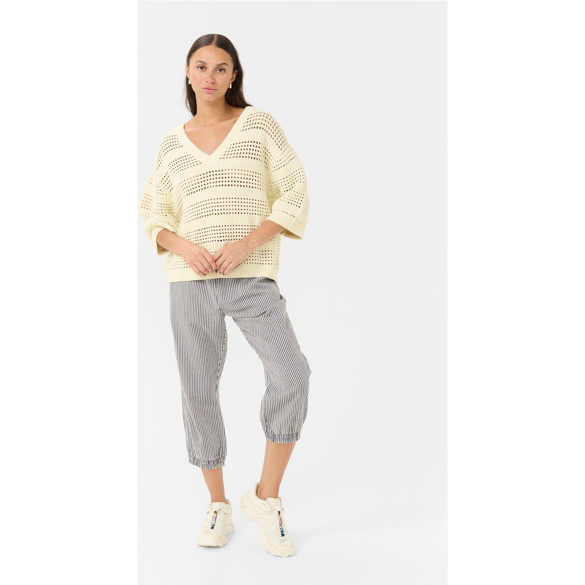 Lockerer Strickpullover mit V-Ausschnitt