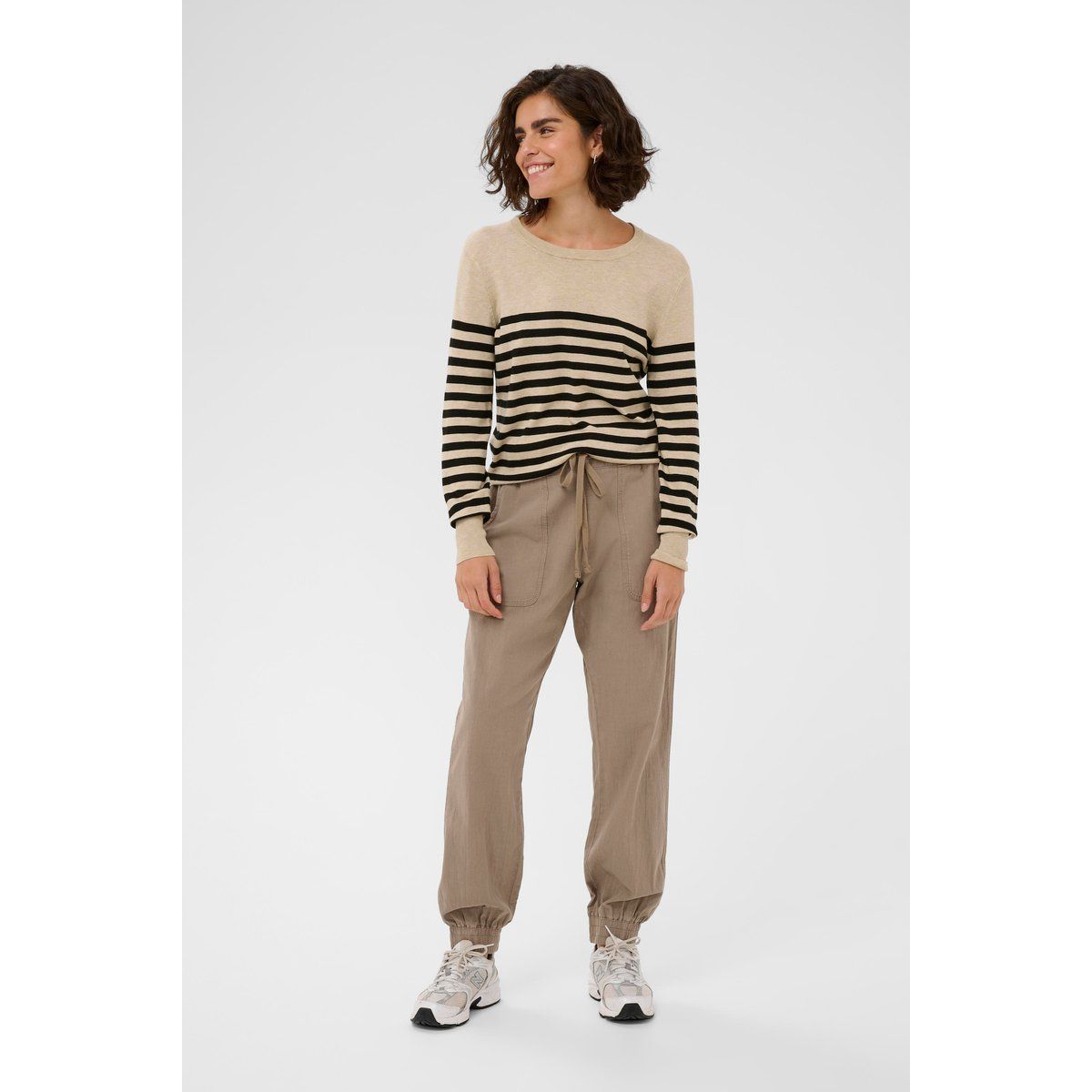 Klassischer gestreifter Rundhals-Pullover
