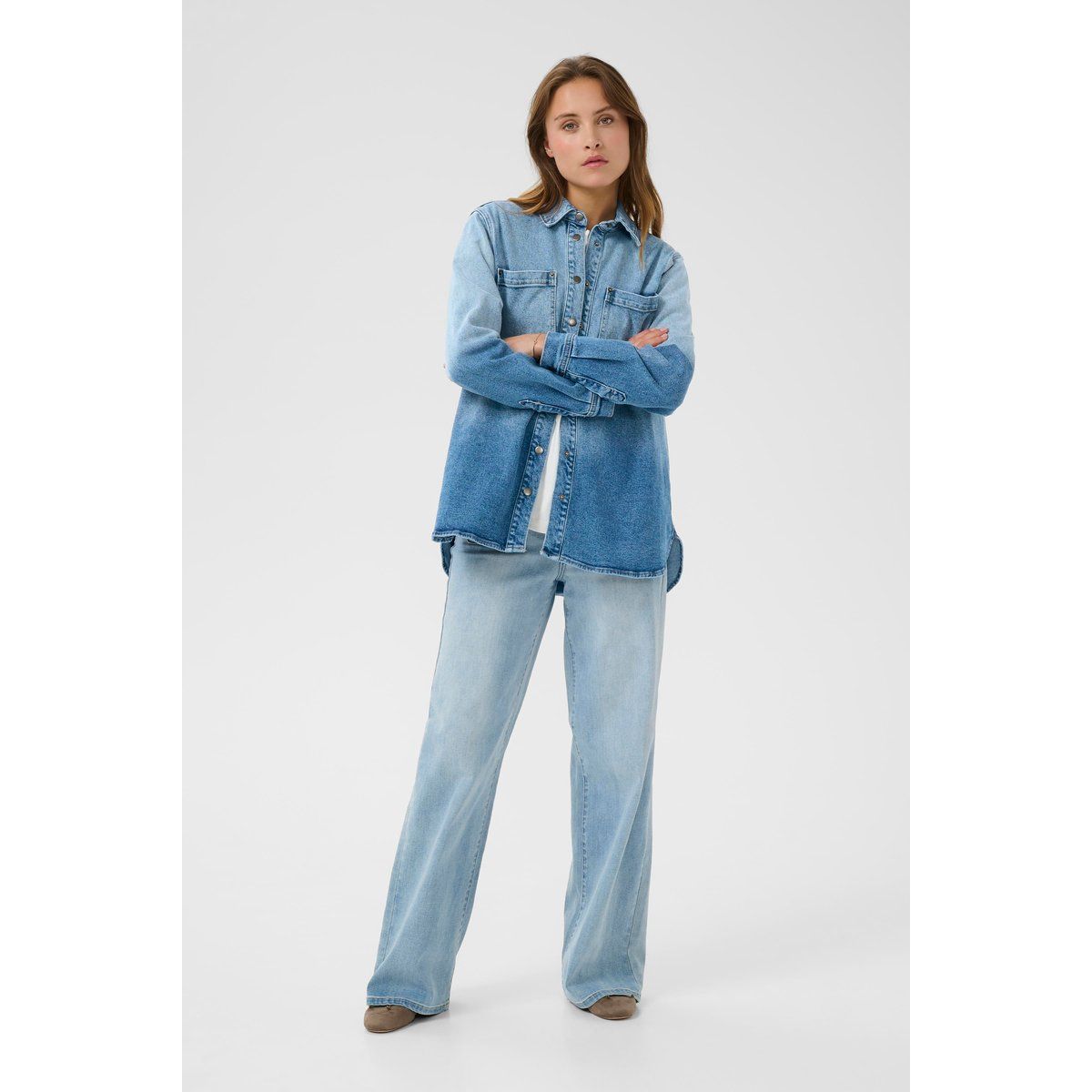 Locker geschnittenes Ombre-Jeanshemd