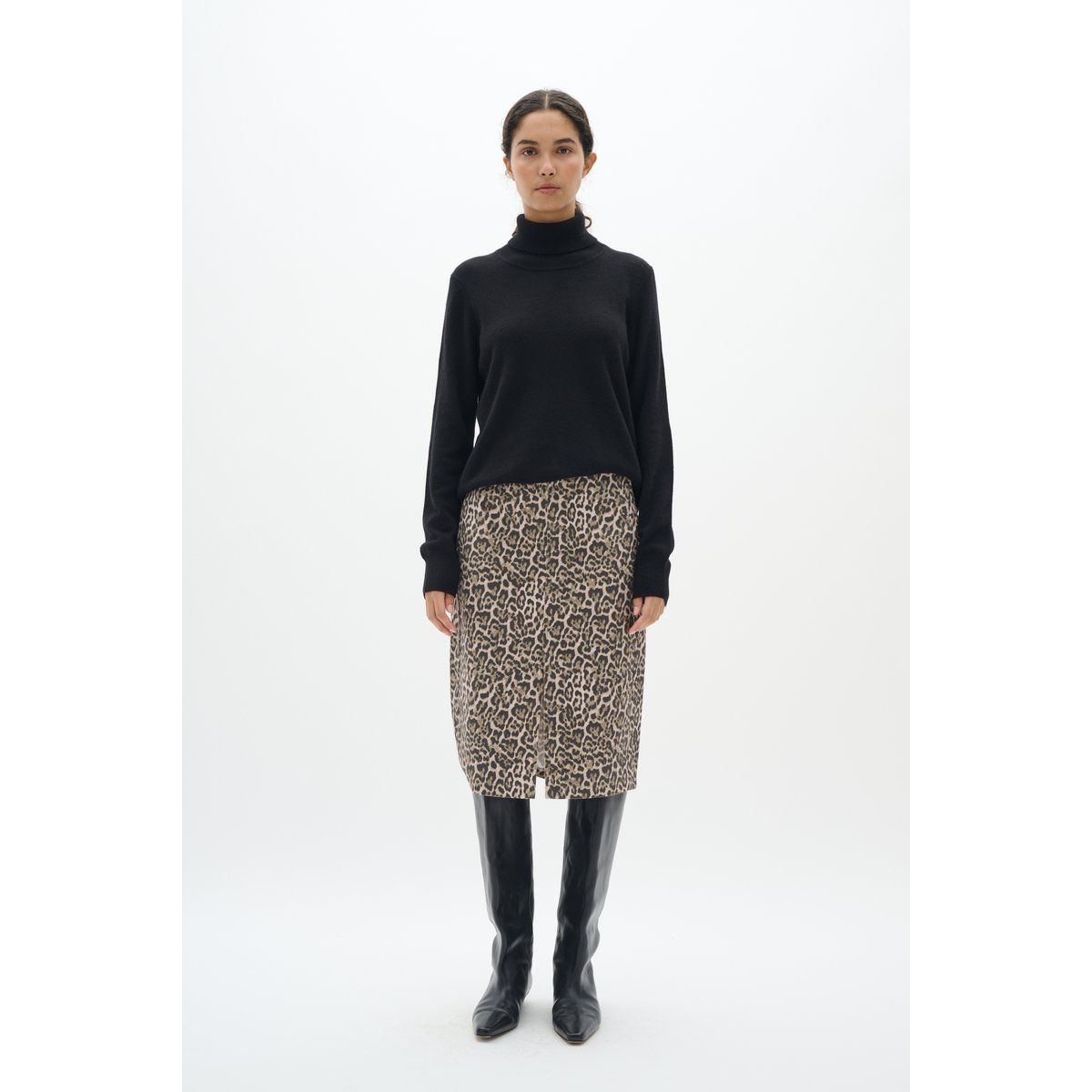 Klassischer Jeans-Midirock mit Leopardenmuster
