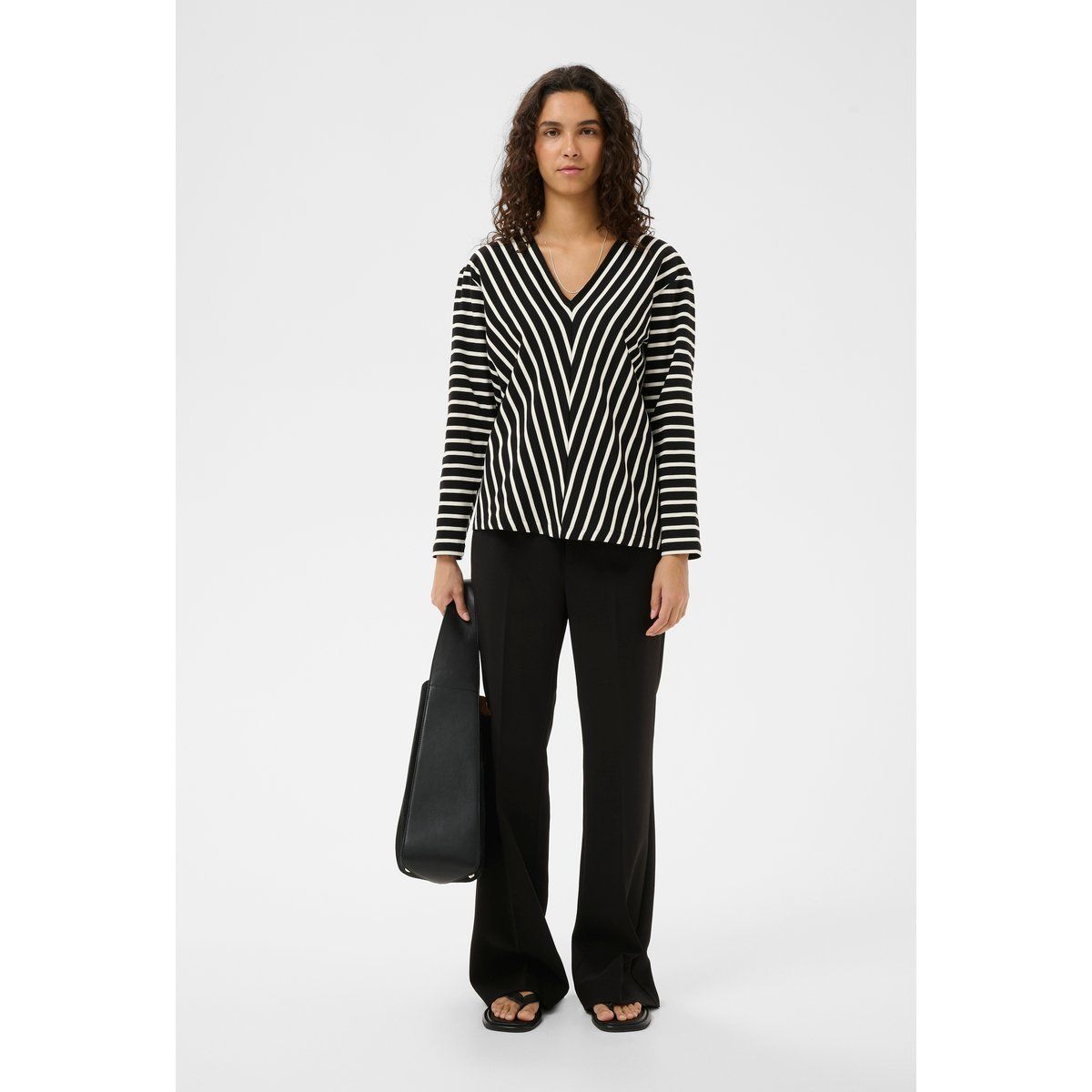 Gestreiftes Langarmshirt mit V-Ausschnitt