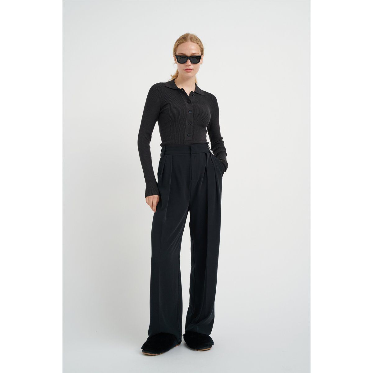 Elegante High-Waist Weit-Bein Silhouette