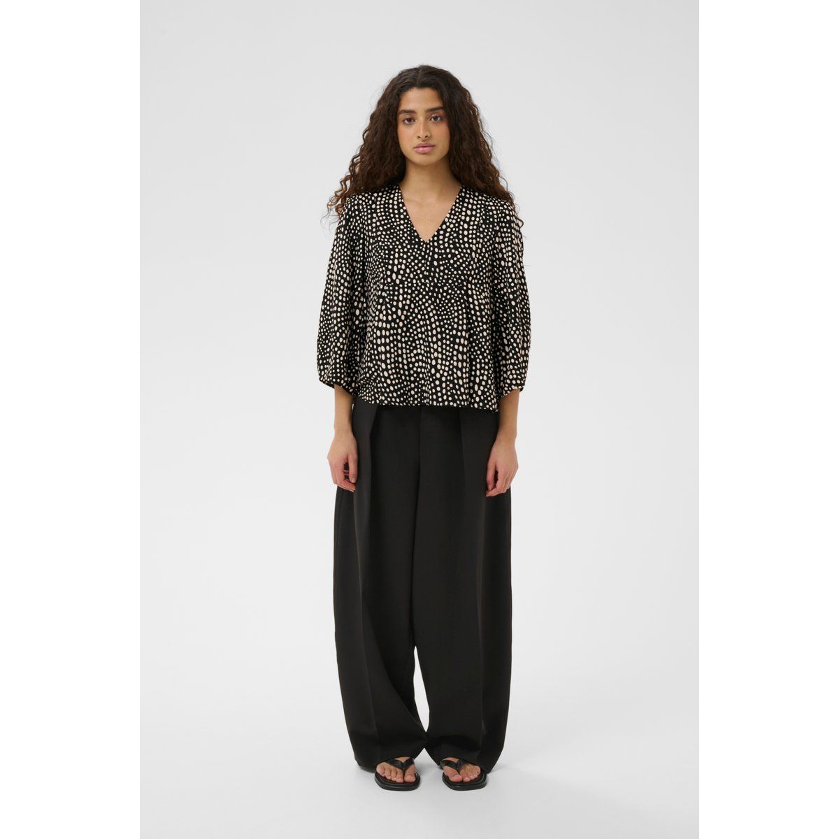 A-Linien-Bluse mit V-Ausschnitt und Punktemuster
