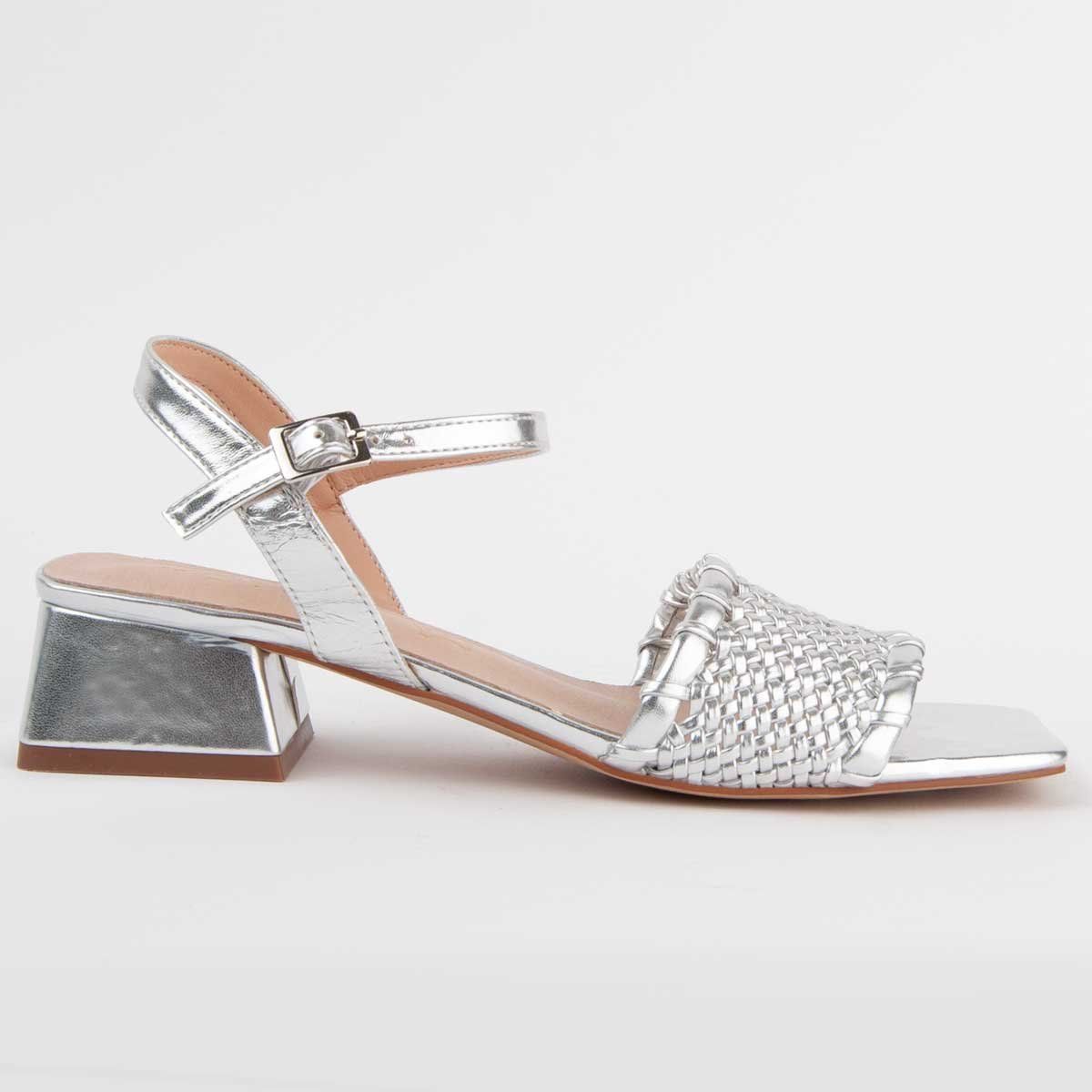 Metallic-Sandalen mit geflochtenem Riemen