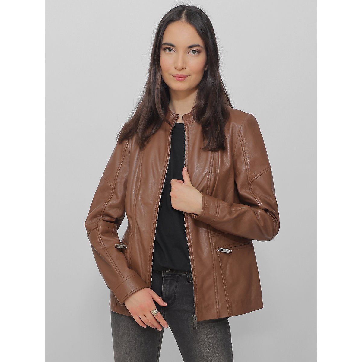 Taillierte Lederjacke mit Stehkragen