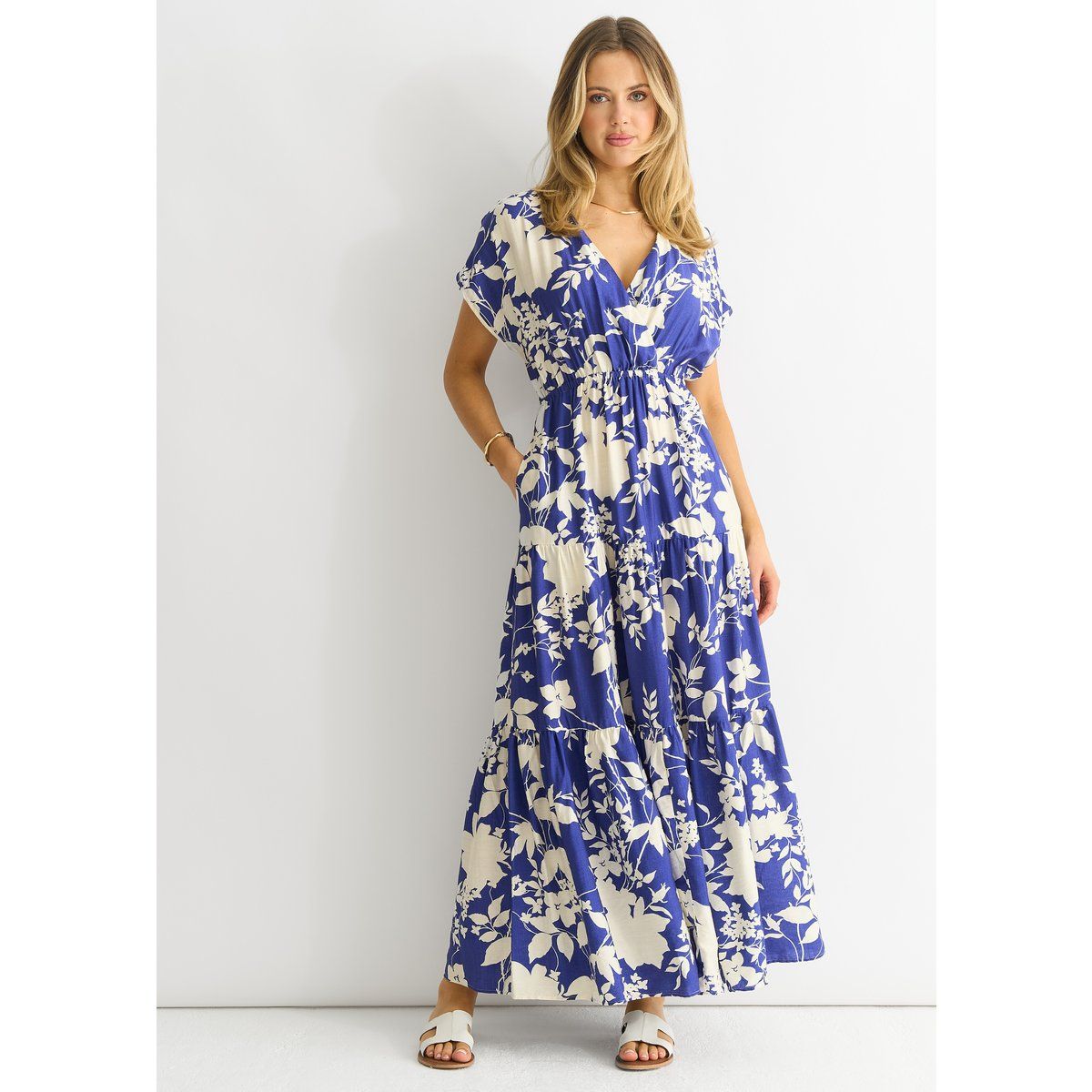 Gestuftes Maxikleid mit Blumenmuster