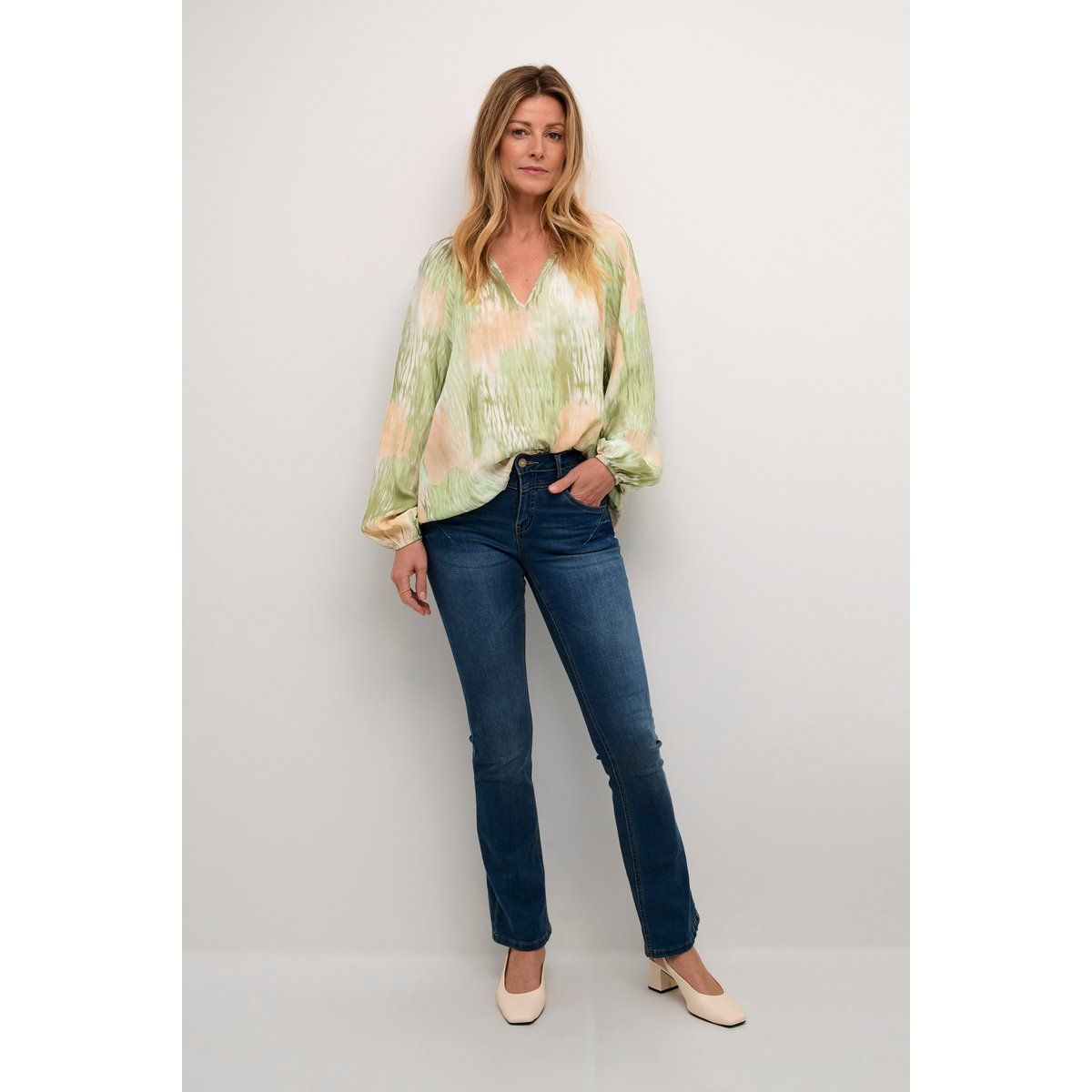 Luftige Bluse mit Aquarellmuster