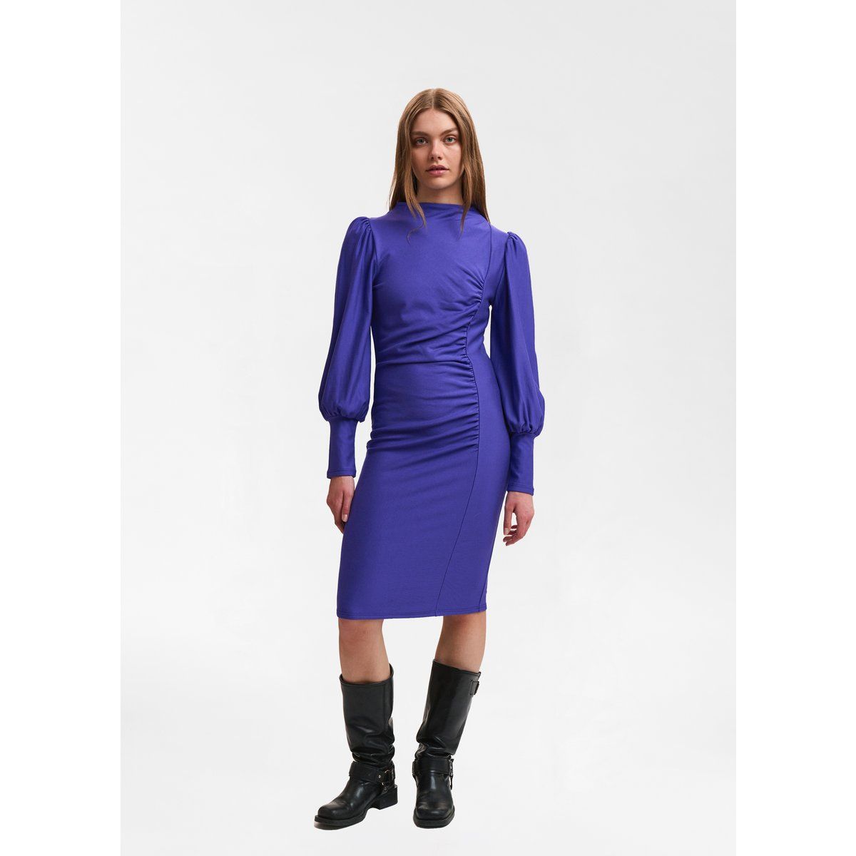 Tailliertes Midikleid mit Raffungen