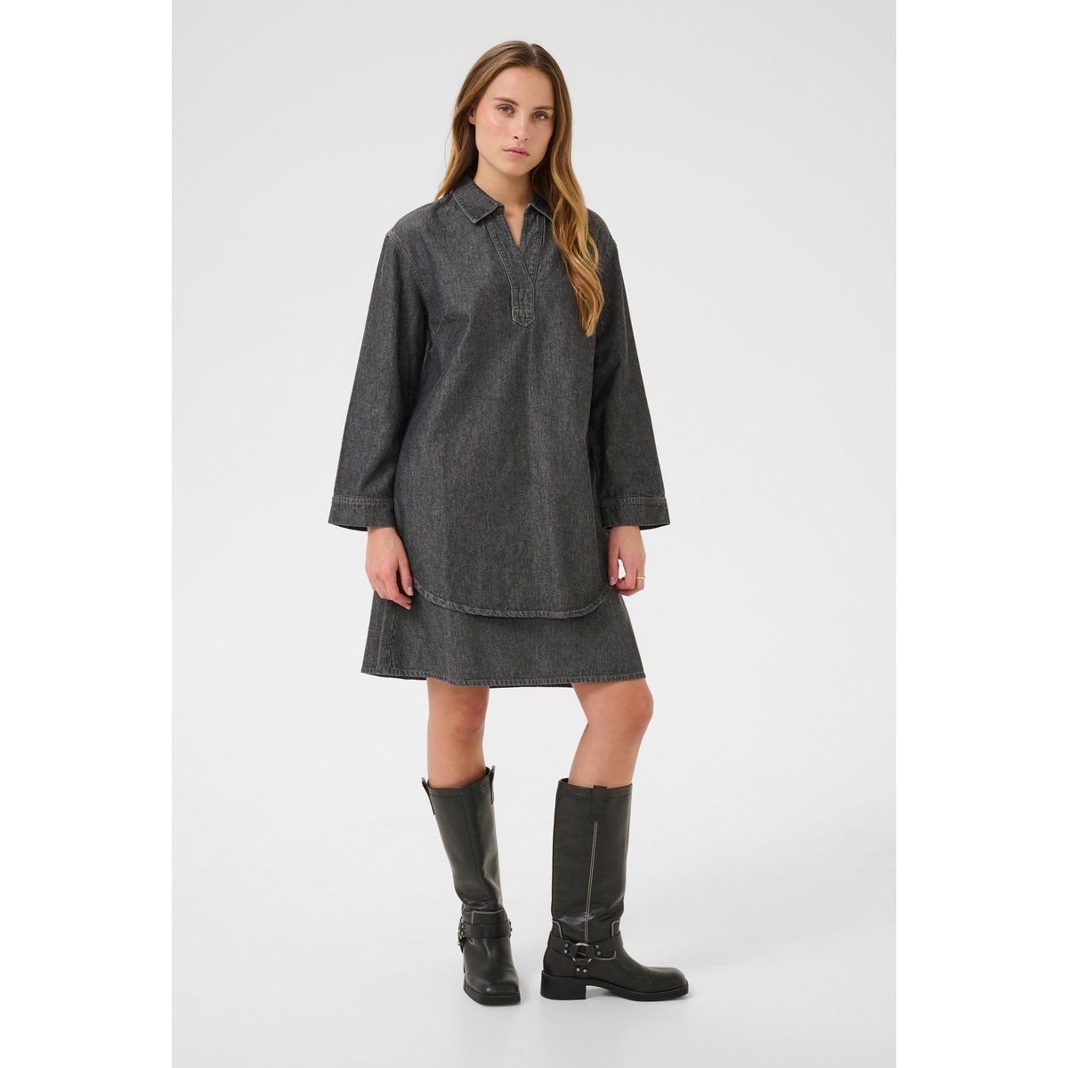 Minimalistisches graues Denim-Tunikakleid