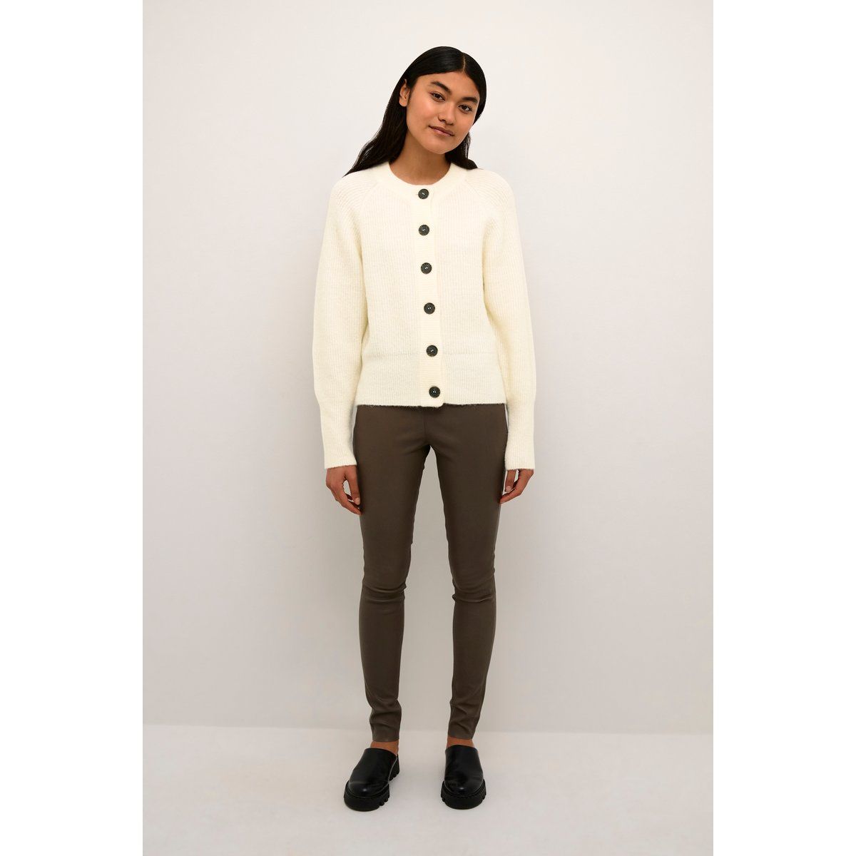 Strickjacke aus Wollmischung mit Knöpfen