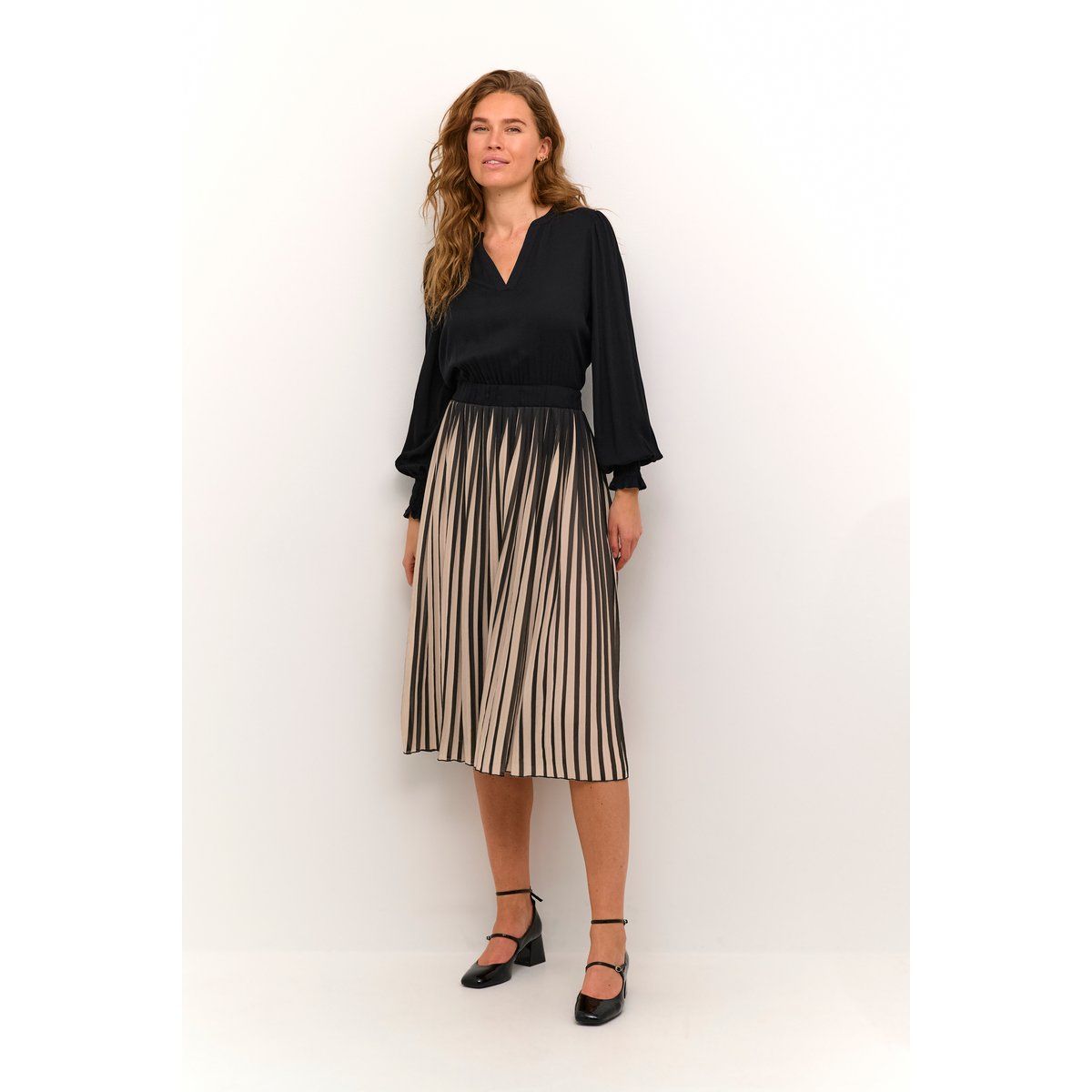 Elegantes zweifarbiges Midi-Plisseekleid