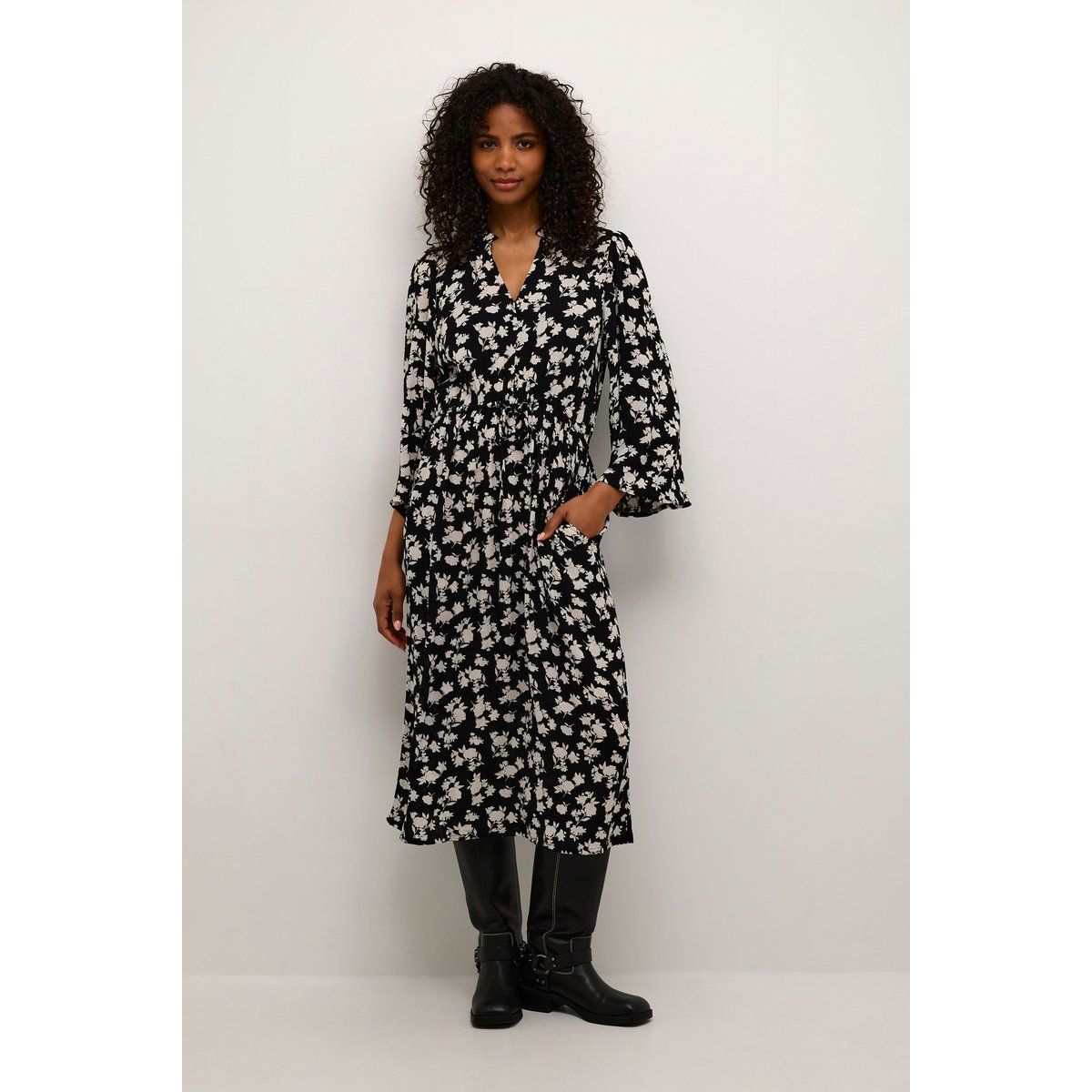 Geblümtes Midikleid mit Taillenband
