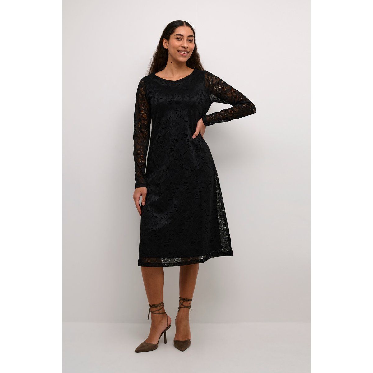 Langärmeliges Midikleid aus Spitze